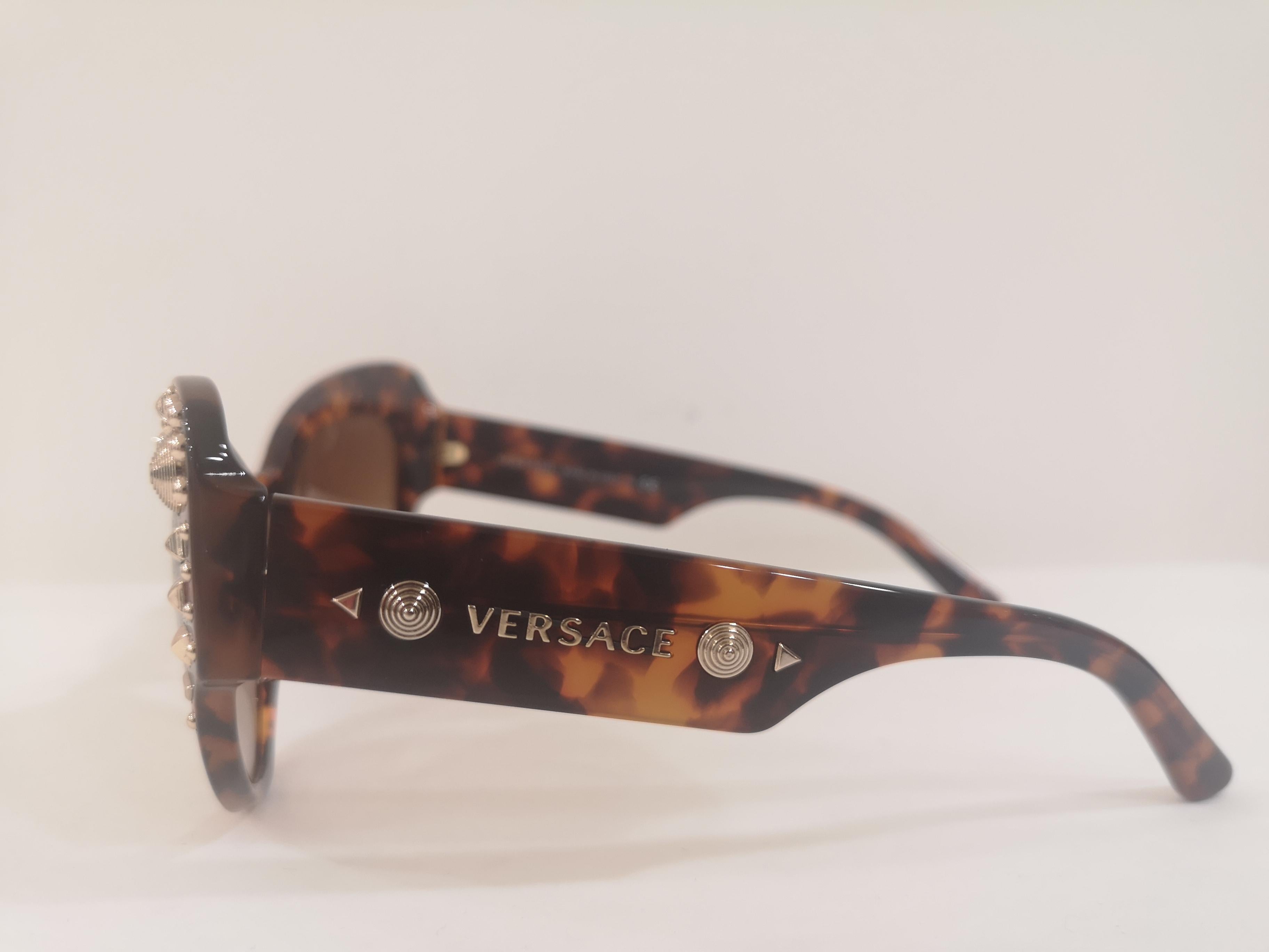 Versace tortoise gold studs Sunglasses NWOT In New Condition In Capri, IT