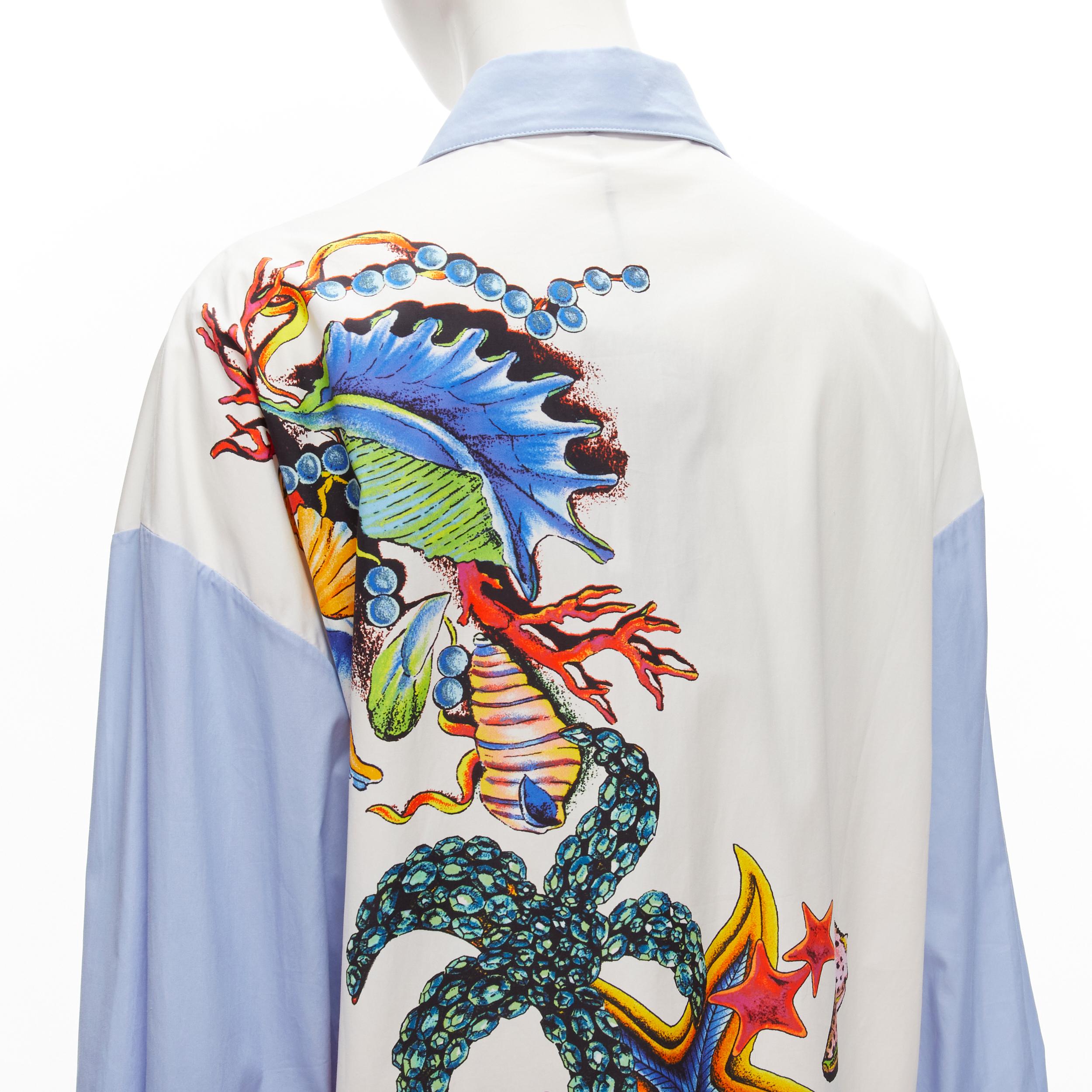 VERSACE Tresor De La Mer 2021 starfish blue white colorblock shirt IT40 S
Reference: TGAS/C01914
Brand: Versace
Designer: Donatella Versace
Model: A89285 1F00983 5W000
Collection: 2021
Material: Cotton
Color: Blue, White
Pattern: Starfish
Closure: