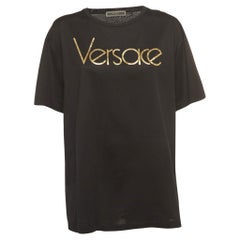Versace Tribute Schwarzes Logo-T-Shirt aus Baumwolle L