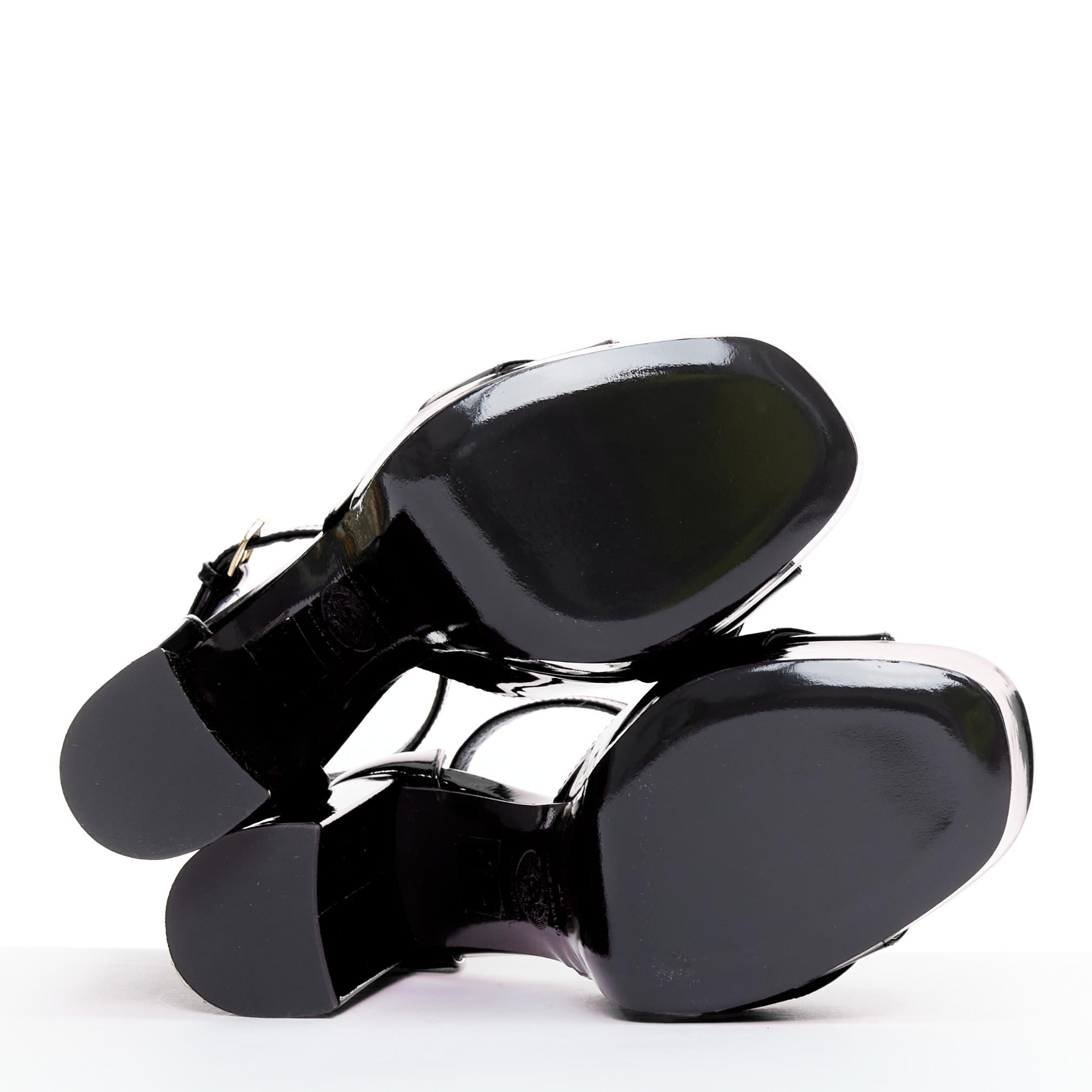 VERSACE Tribute Schwarze Plateausandalen mit offenem Zehenbereich aus Lackgold und Medusa EU41 im Angebot 7