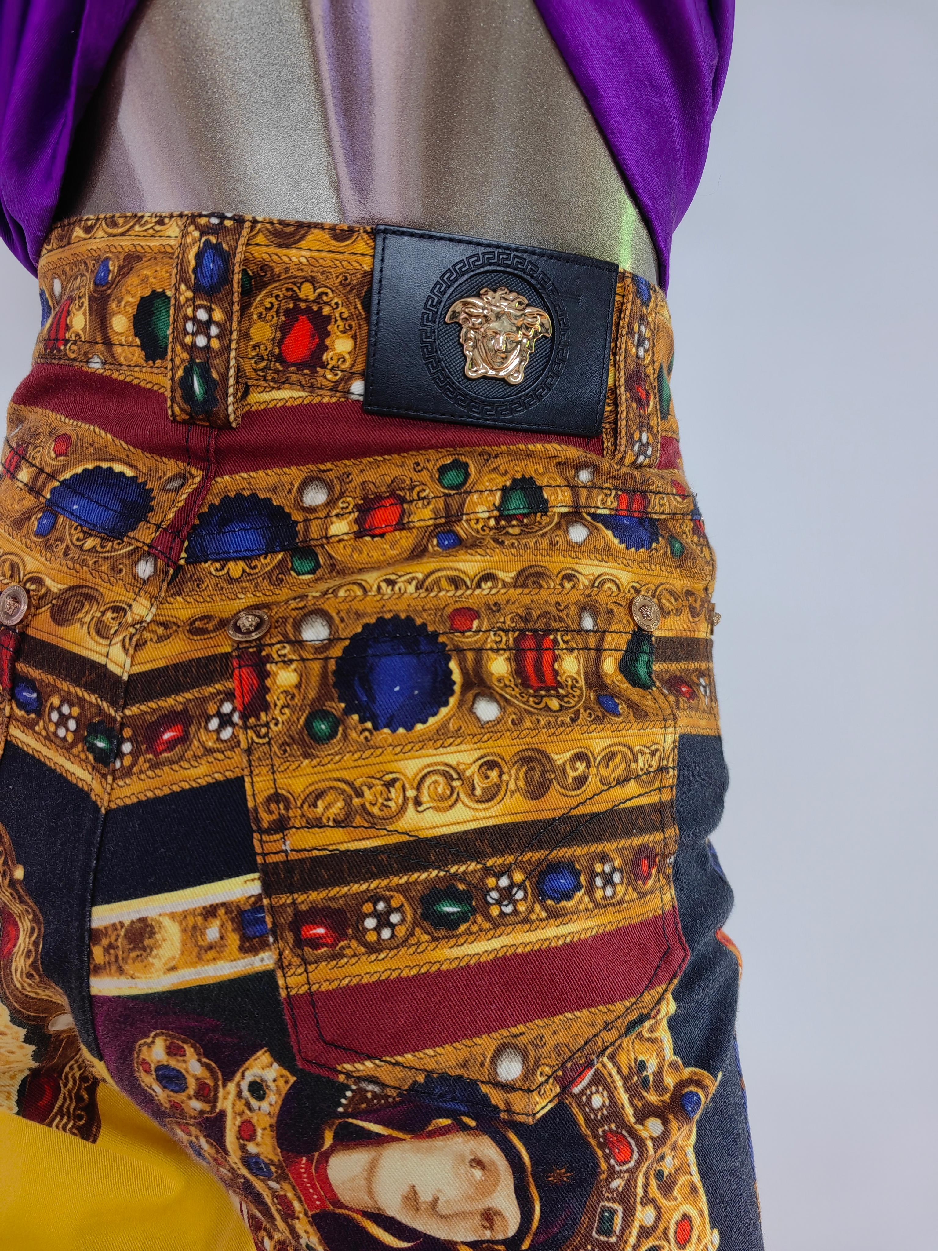 Versace Tribute Kollektion Byzantinische Barock Jeans mit hoher Taille und Barockdruck Gr. 27 Damen im Angebot