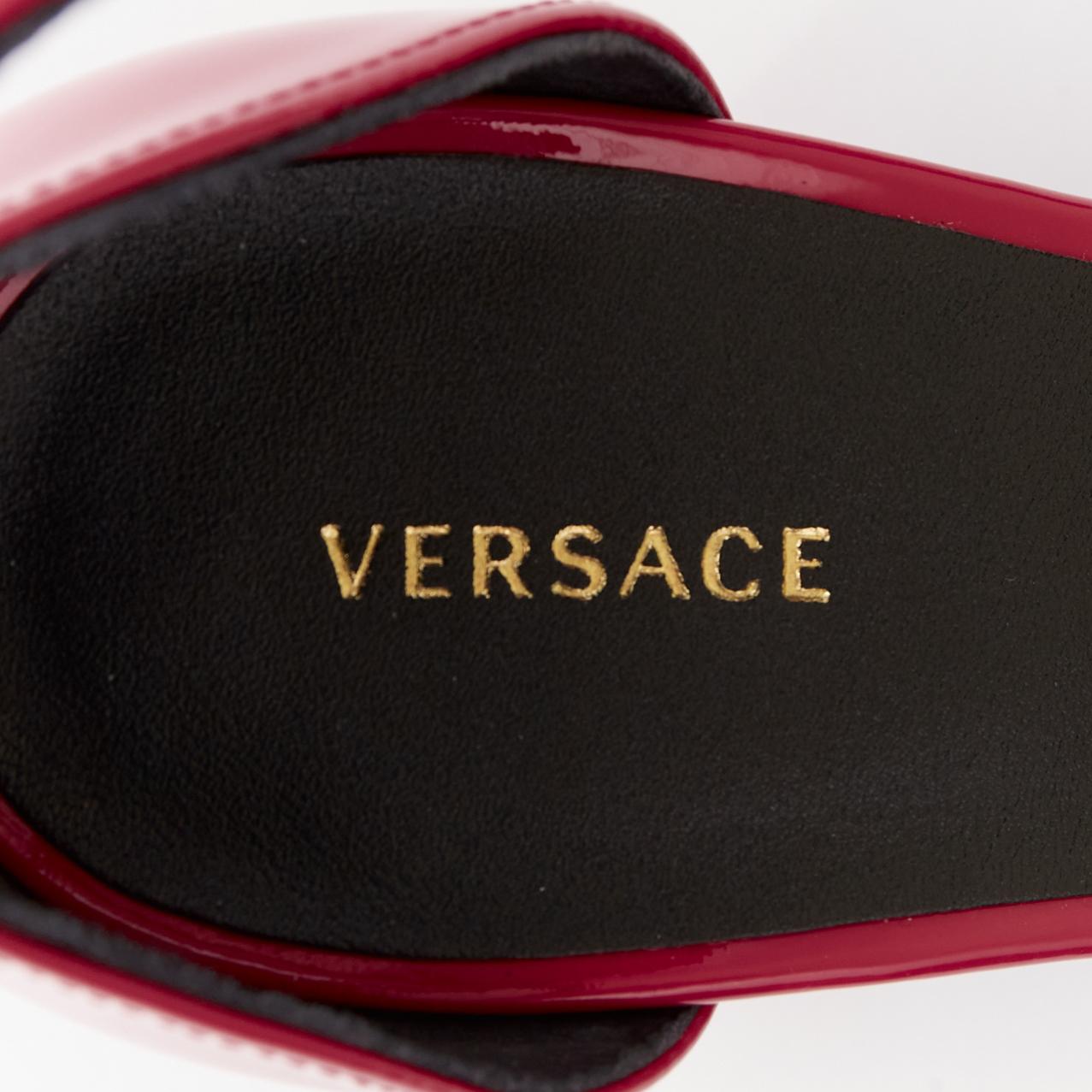 VERSACE Tribute rose fuschia breveté Medusa emblème à bout ouvert EU41 en vente 5
