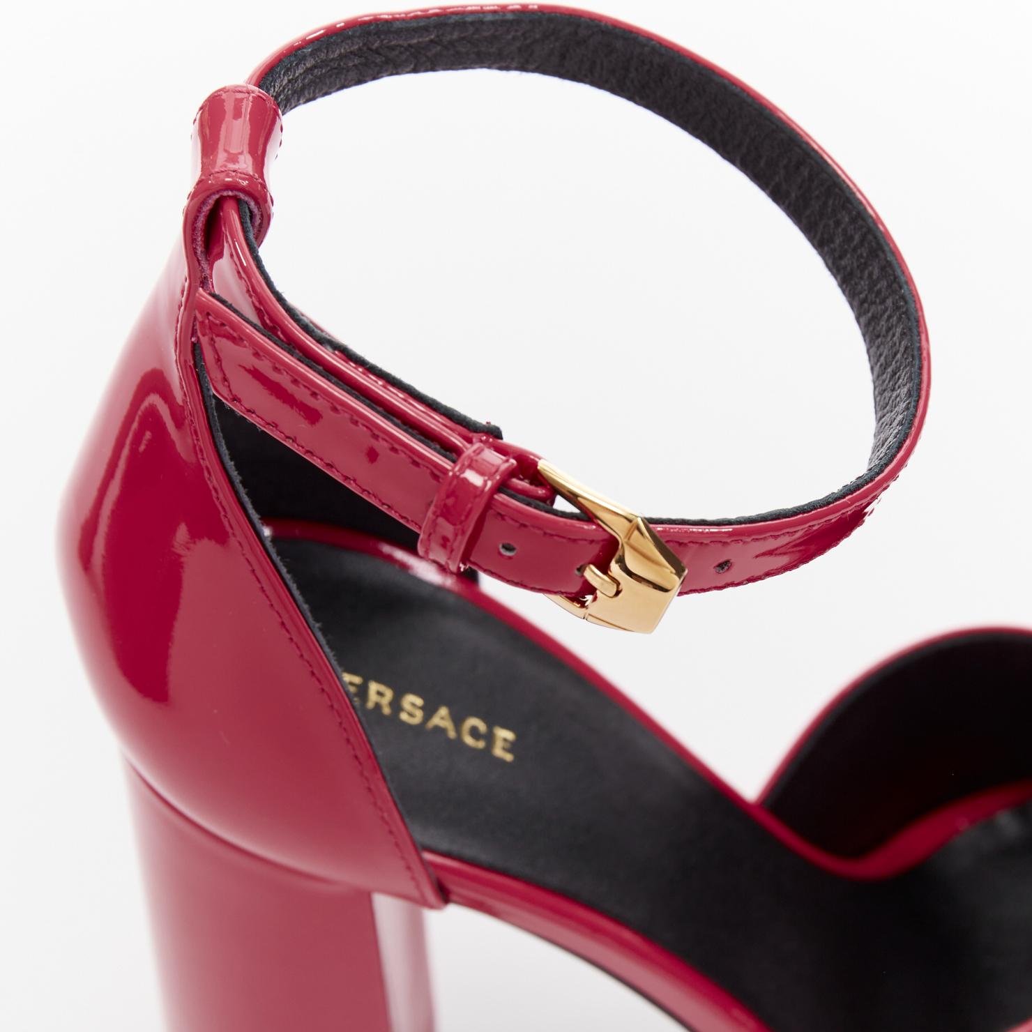 VERSACE Tribute rose fuschia breveté Medusa emblème à bout ouvert EU41 en vente 4
