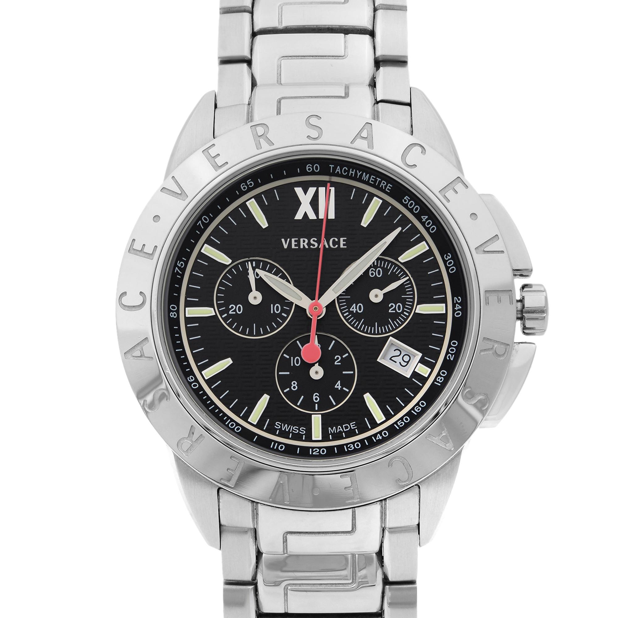 Ce modèle d'affichage Versace V-Sport 12C99D009S099 est une belle pièce d'horlogerie pour homme qui est alimentée par un mouvement à quartz (pile) qui est logé dans un boîtier en acier inoxydable. Il possède un visage rond:: un chronographe:: un