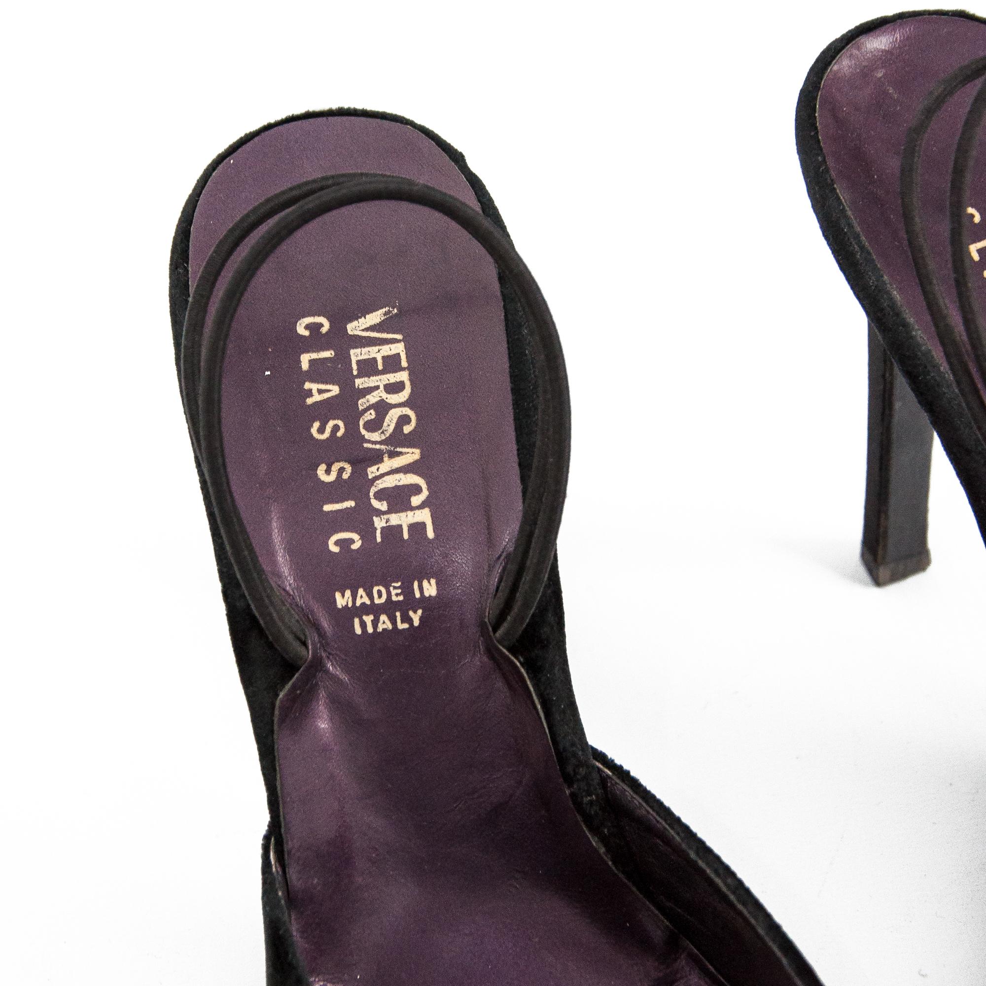 Women's Versace V2 Black Velvet Pointed High Heels size 41 For Sale