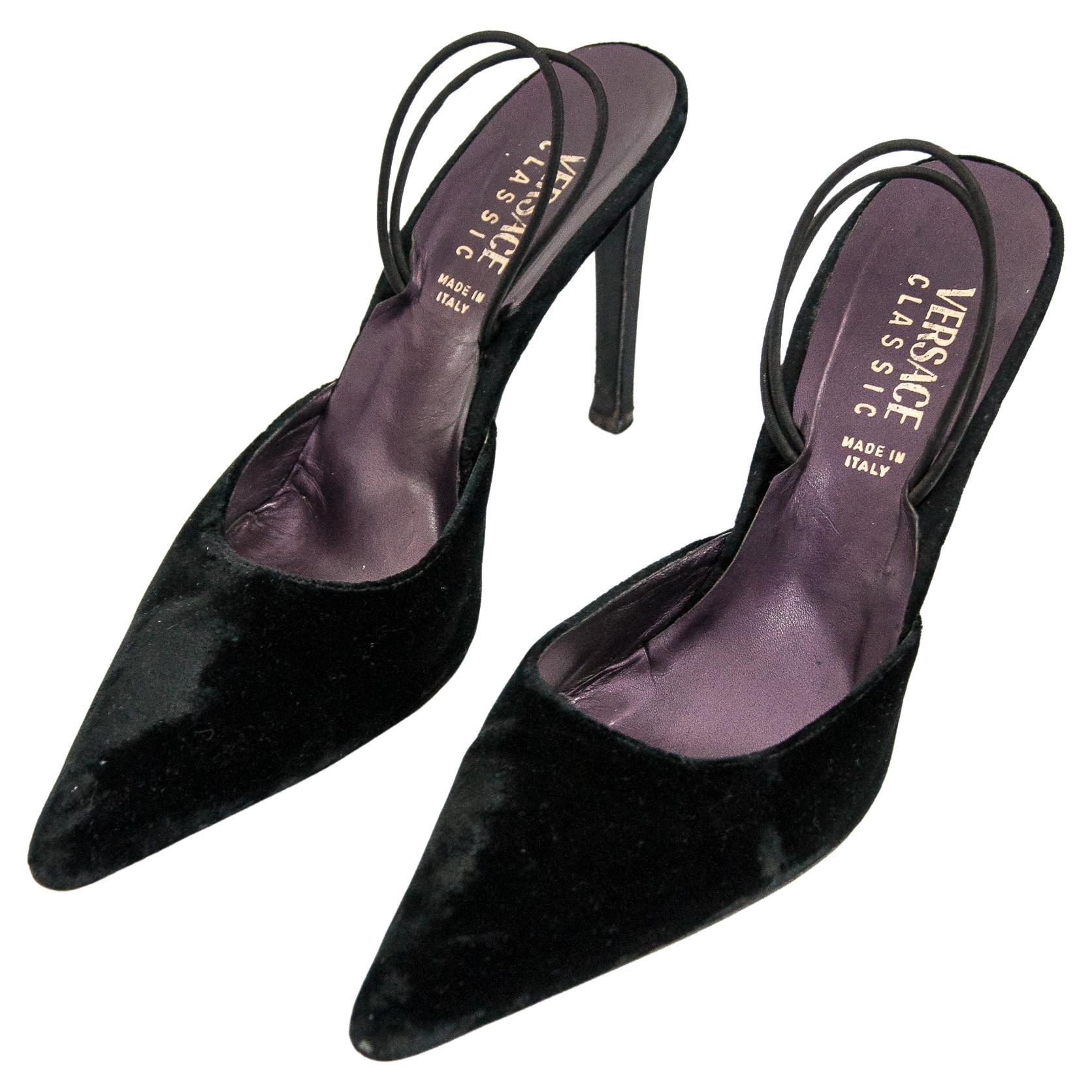 Versace V2 Black Velvet Pointed High Heels size 41 For Sale
