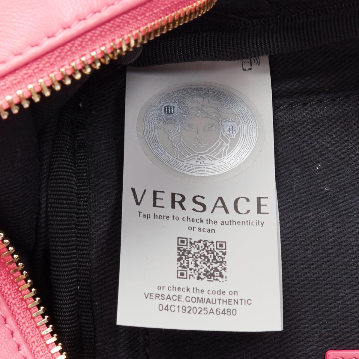 VERSACE Vanitas Barocco bolso cruzado de cintura en piel acolchada rosa Medusa dorada en venta 5