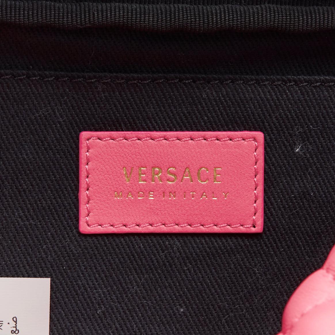 VERSACE Vanitas Barocco bolso cruzado de cintura en piel acolchada rosa Medusa dorada en venta 4