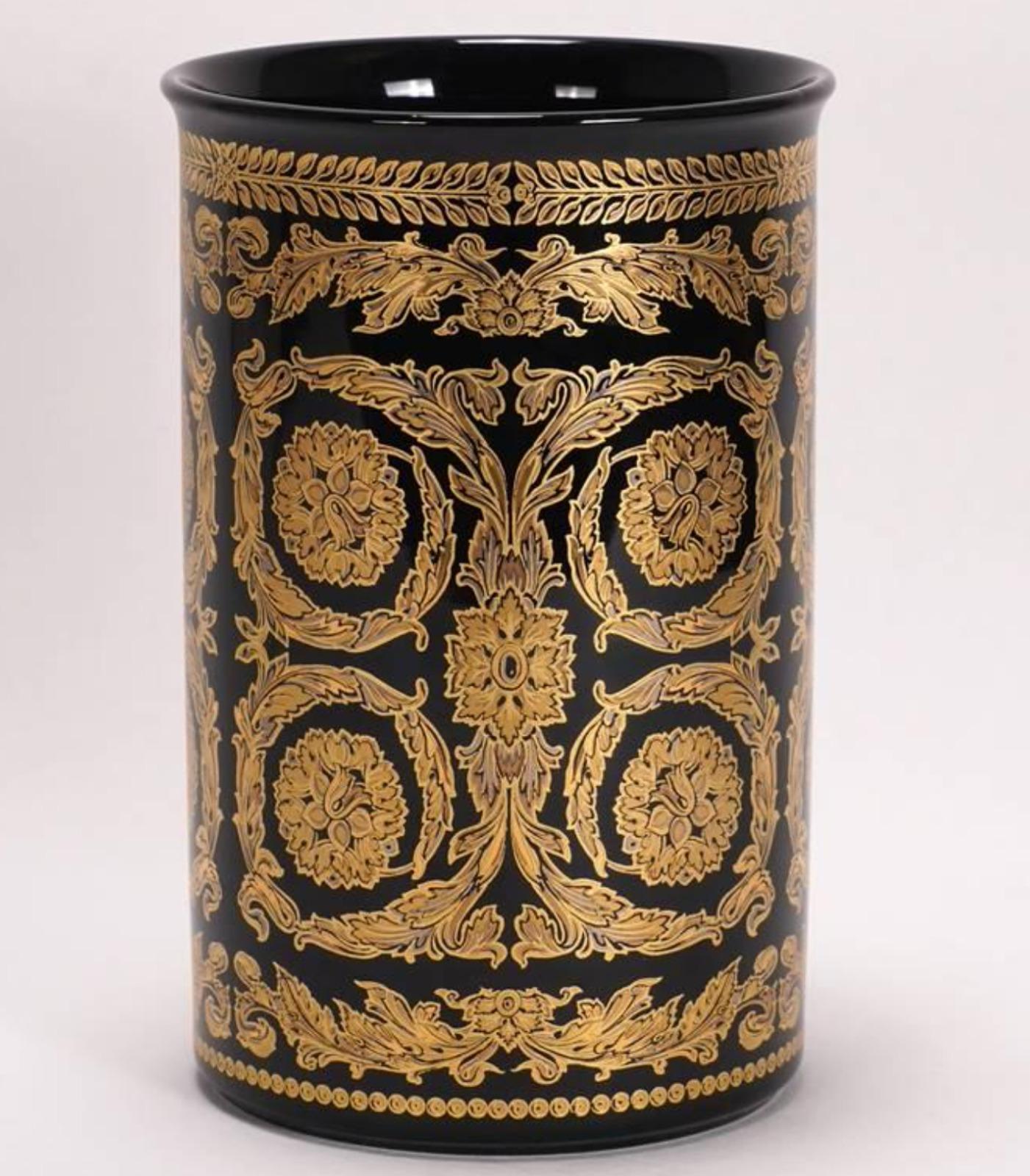 Versace Vase Rosenthal 20th century Gold Baroque series. 
Cylindrical body with gold decoration on a black ground. 
Inscribed under the base. 
Diameter ca. 12 cm, height ca. 18,5 cm.
Very good condition.