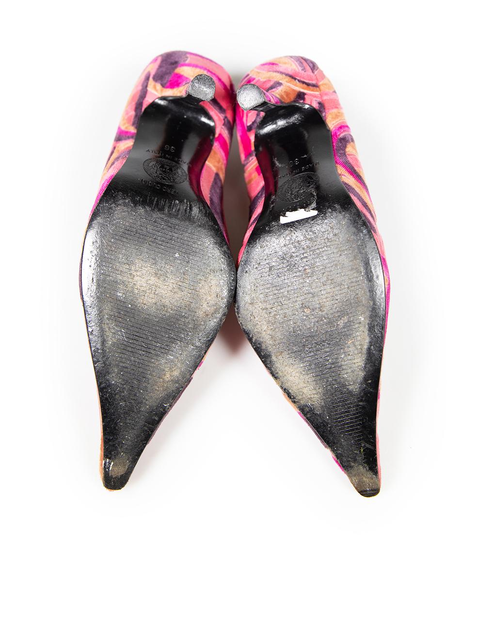 Versace Velvet Detail Pointed Toe Heels Size IT 36 In Excellent Condition For Sale In London, GB