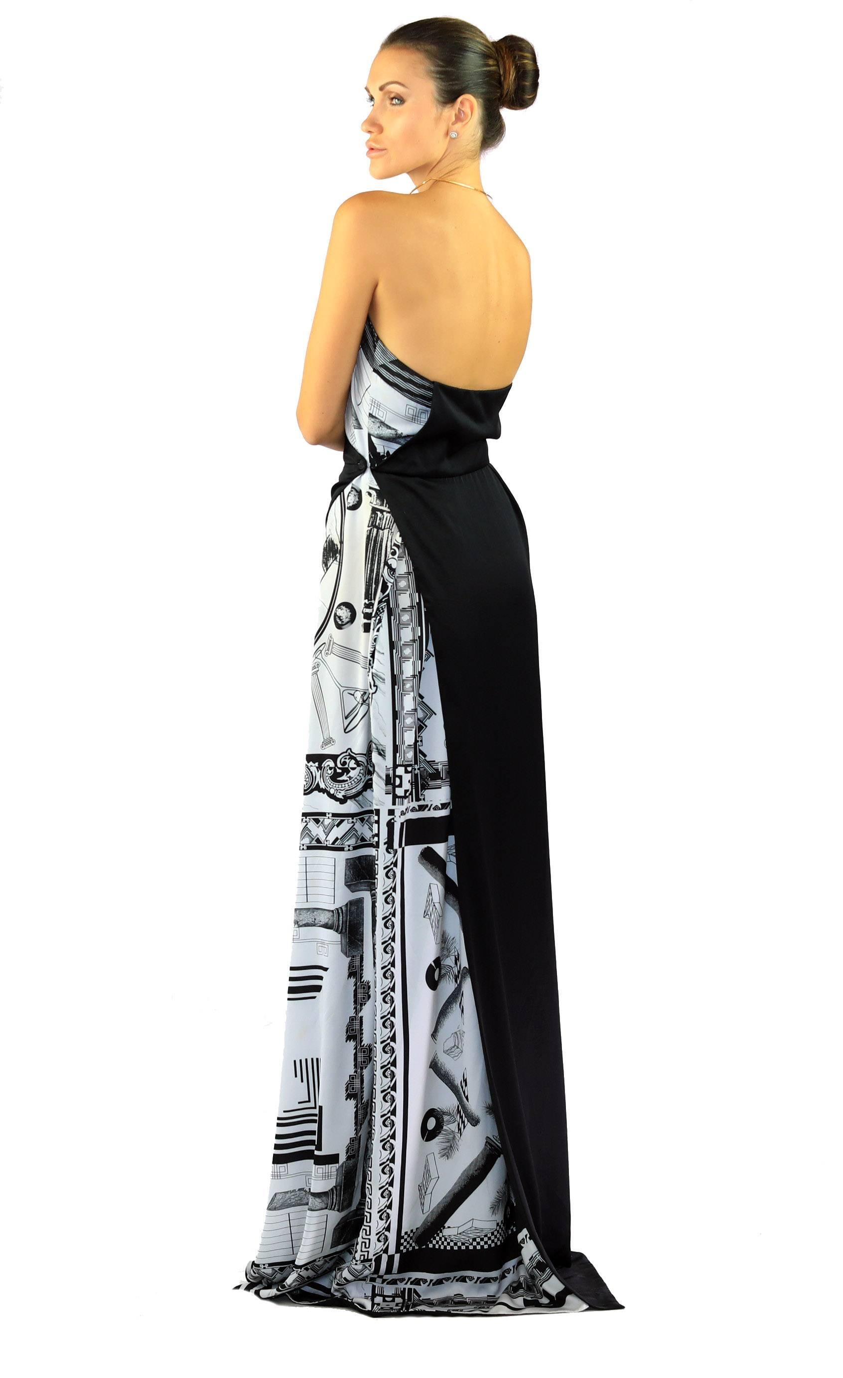 Versace VERSUS + Anthony Vaccarello iconic print maxi dress 38 - 2, 42 - 6 In New Condition For Sale In Montgomery, TX
