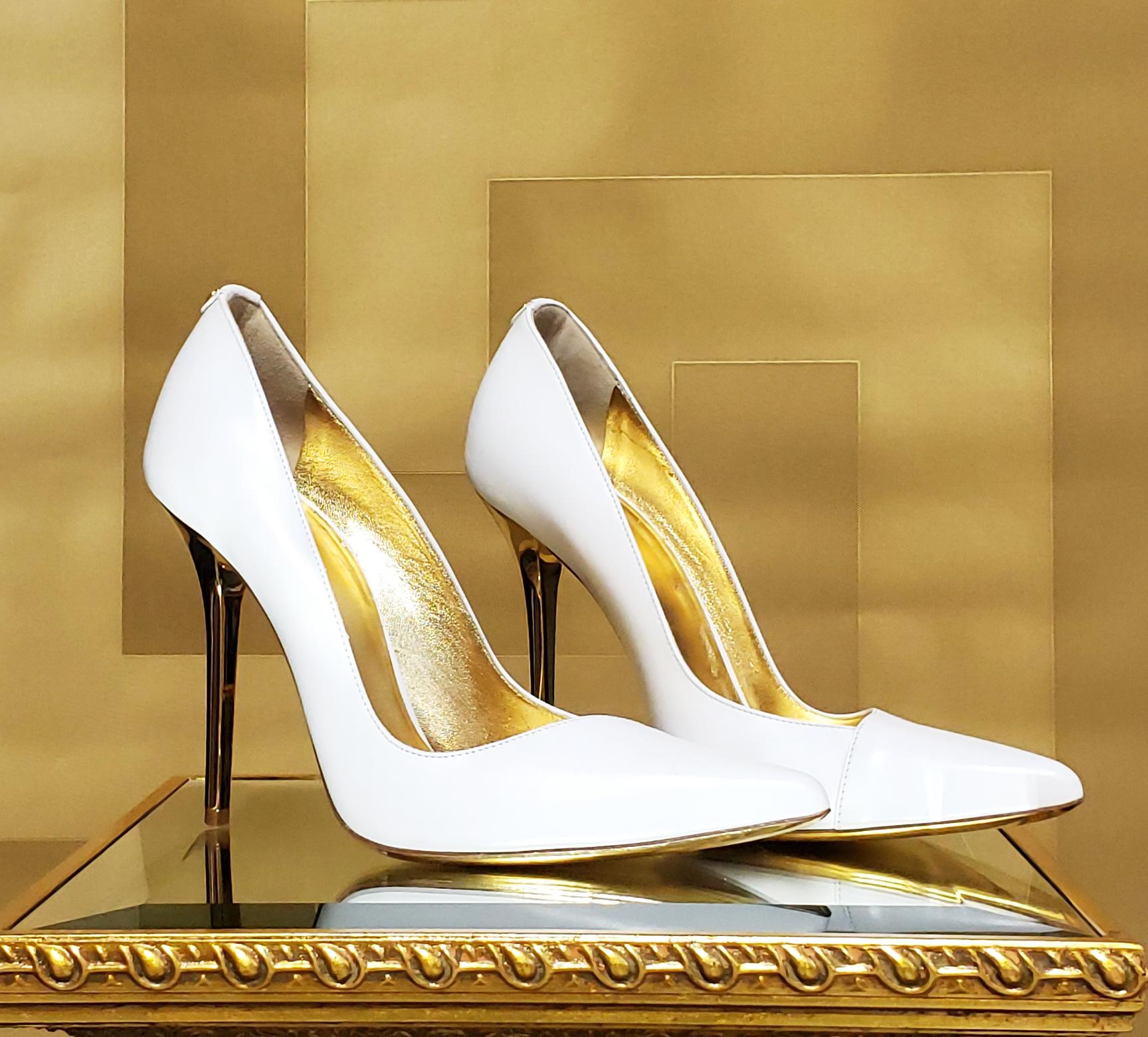 VERSACE VERSUS + Anthony Vaccarello White Leather Pumps  39 - 9 In Excellent Condition In Montgomery, TX