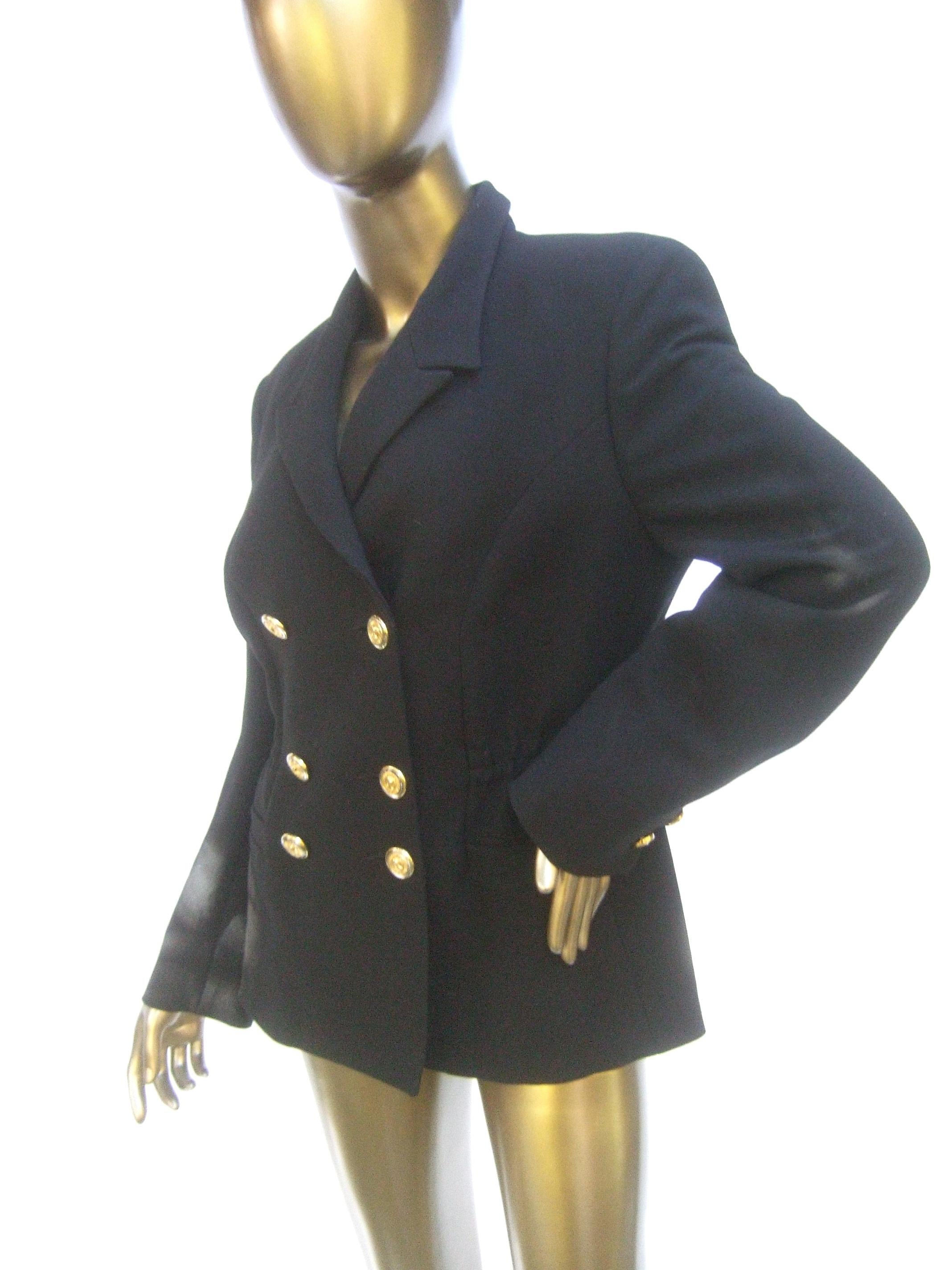 Versace Versus Schwarze Jacke aus Wolle im Militärstil Circa 1990er im Zustand „Gut“ im Angebot in University City, MO