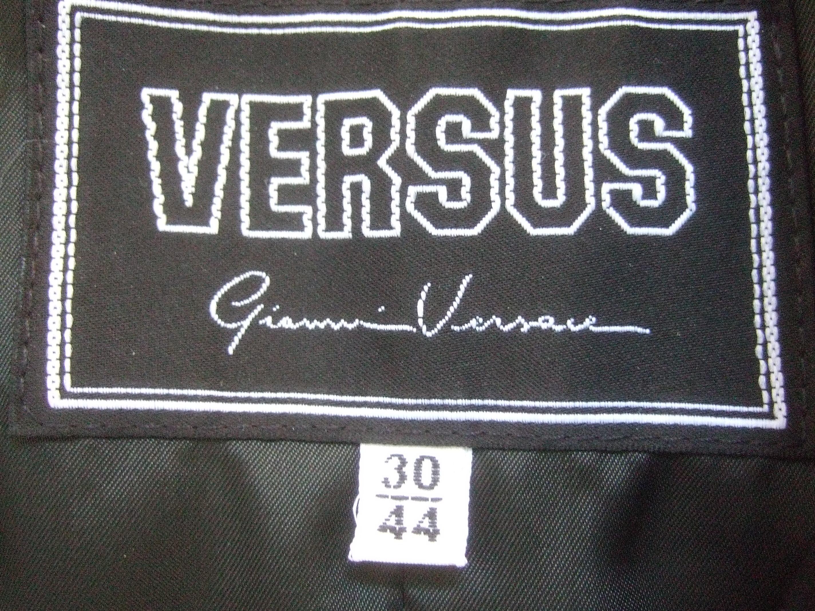 Versace Versus Schwarze Jacke aus Wolle im Militärstil Circa 1990er Damen im Angebot