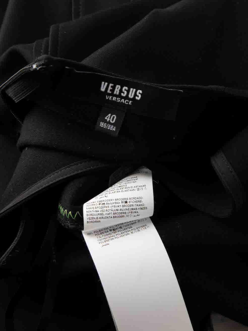 Robe midi sans manches Versace Versus Versace noire avec épingle de sécurité, taille S en vente 3