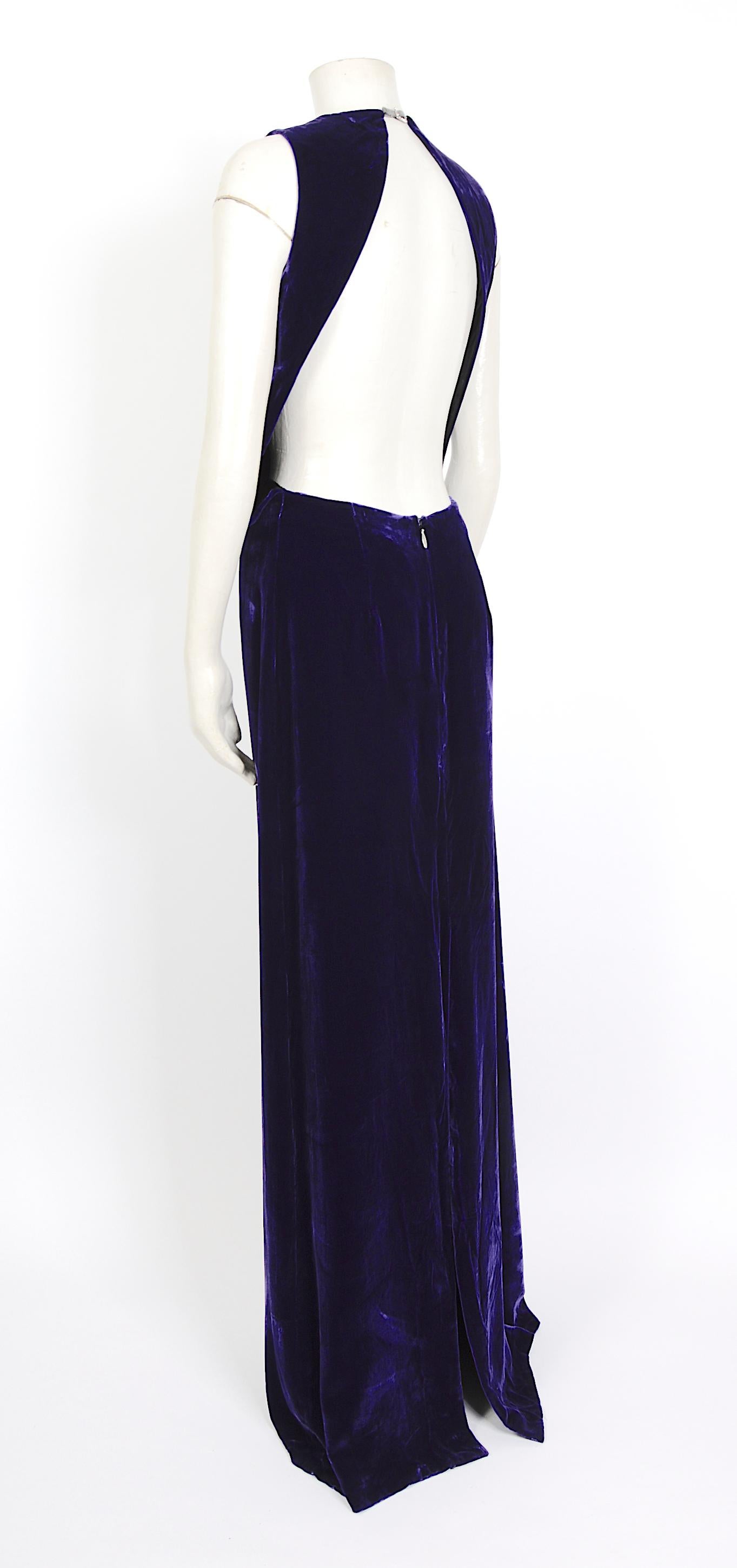 Versace Versus vintage early 2000 open back purple crushed velvet long dress.
The fabric, deep violet crushed silk velvet (mix 75% viscose 25% silk) of this dress is beautiful and soft. The front panel is folded at the waist. The dress is fully