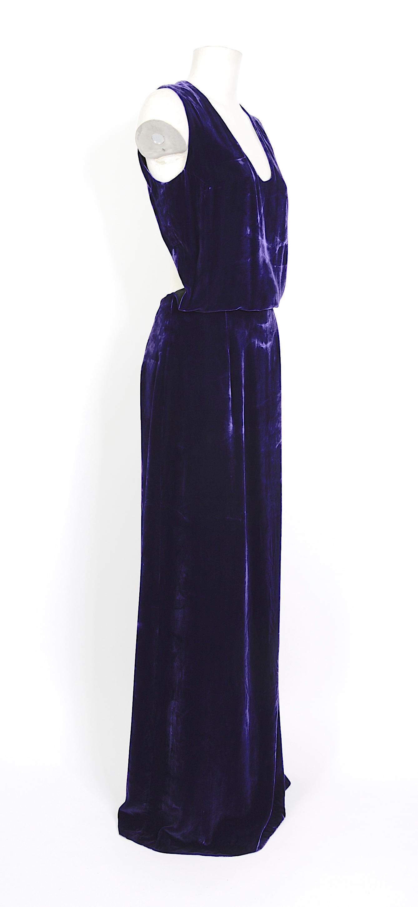 Women's Versace Versus vintage early 2000 open back purple crushed silk velvet dress For Sale