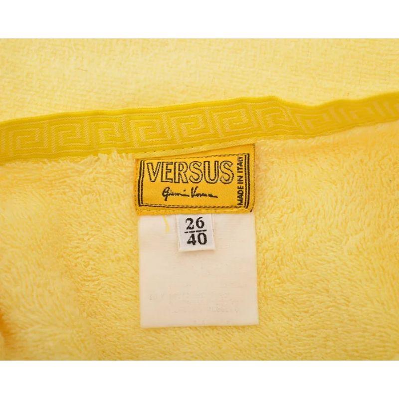 Early 1990's Versace Versus Terry Cloth Pool Side Dress in pale yellow beach towel fabric. 

Pair with 90's Gianni Versace for the Ultimate Miami Vibe !

Features:
Typical Versace 'Greca' border design
Soft Terry Cloth fabric
Velcro fasten