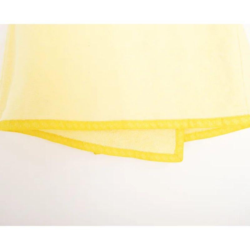 Versace Versus - Robe d'appoint en tissu éponge jaune Bon état - En vente à Sheffield, GB
