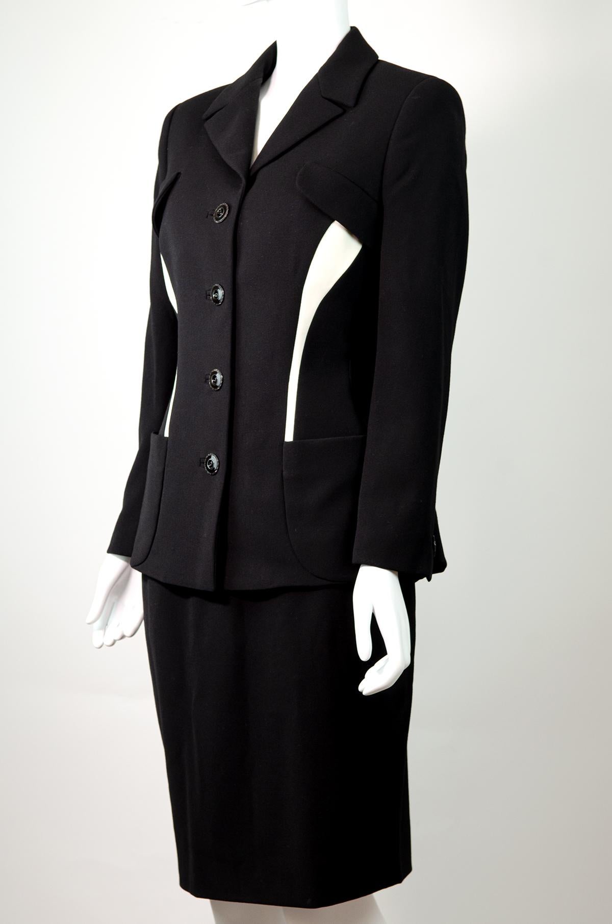 VERSACE Vintage 1997 Contour Skirt Suit

Brand: Versace Couture

Designer: Gianni Versace

Collection / Year: 1997

Fabric: Wool 

Color: Black / White

Size: IT42

The ultimate power suit. This vintage suit is made from a black wool and features