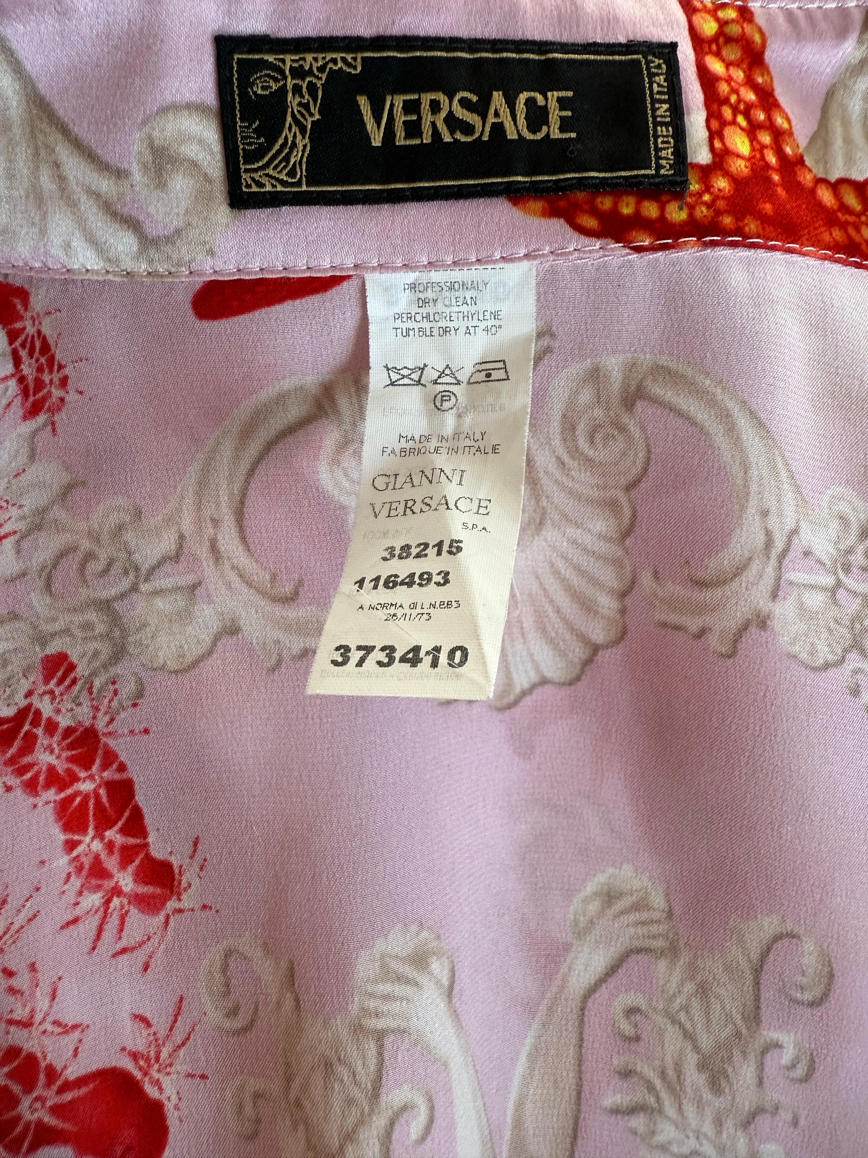 VERSACE Vintage Pasarela S/S 2005 Blusa Barocco Estrella de Mar de Seda con Botones Medusa en venta 6