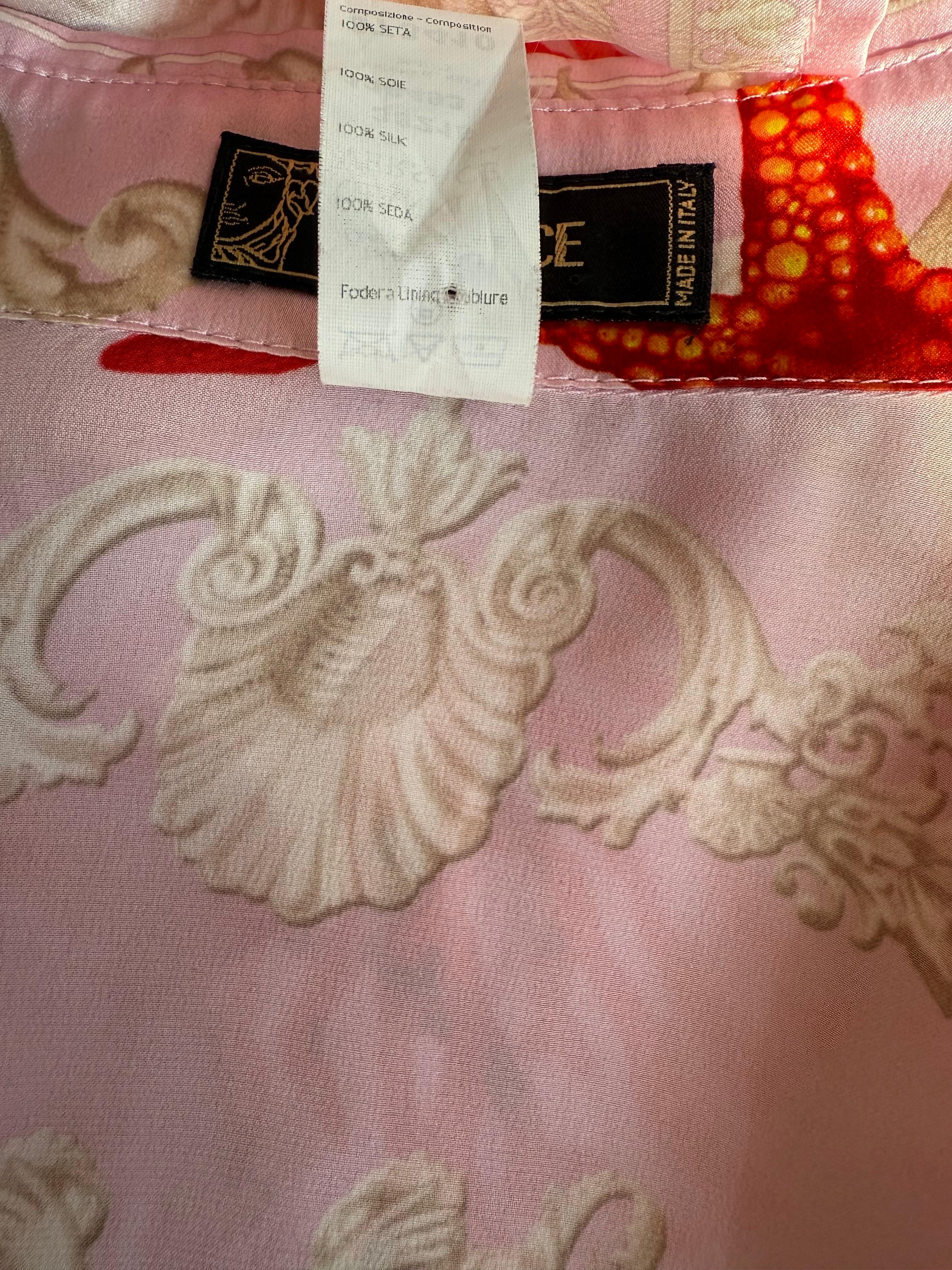VERSACE Vintage Pasarela S/S 2005 Blusa Barocco Estrella de Mar de Seda con Botones Medusa en venta 7