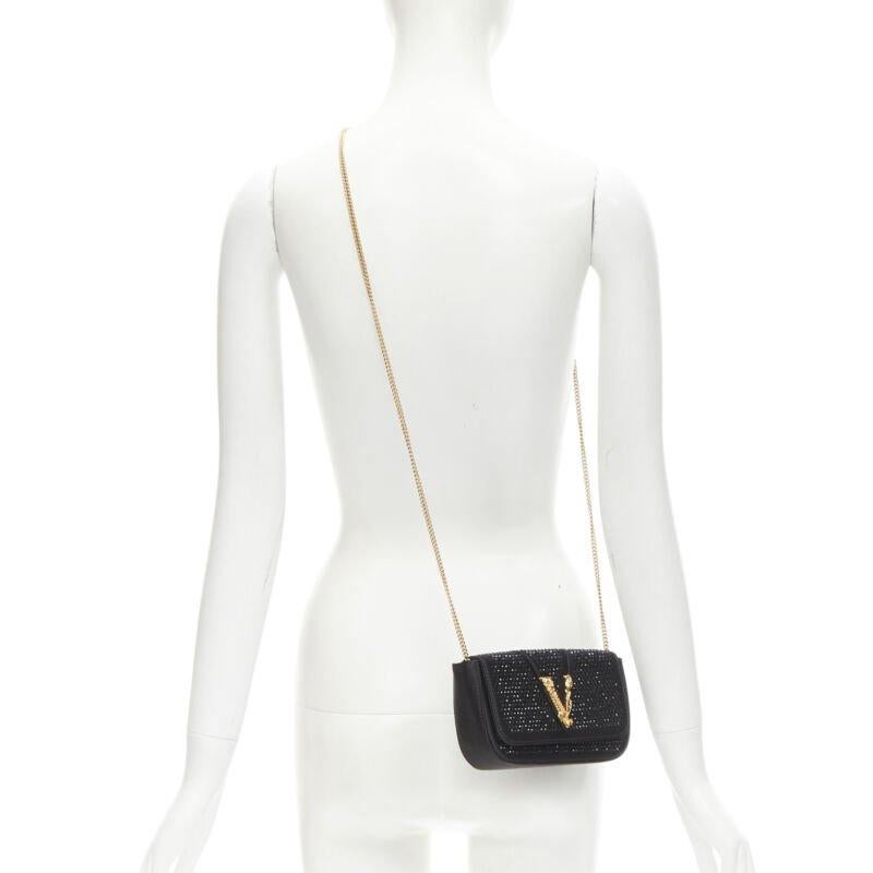 VERSACE Virtus Barocco black crystal embellished flap crossbody clutch bag
Reference: TGAS/C01315
Brand: Versace
Designer: Donatella Versace
Model: DBFH209 D2RASS K41OT
Collection: Virtus
Material: Satin
Color: Black
Pattern: Solid
Closure: