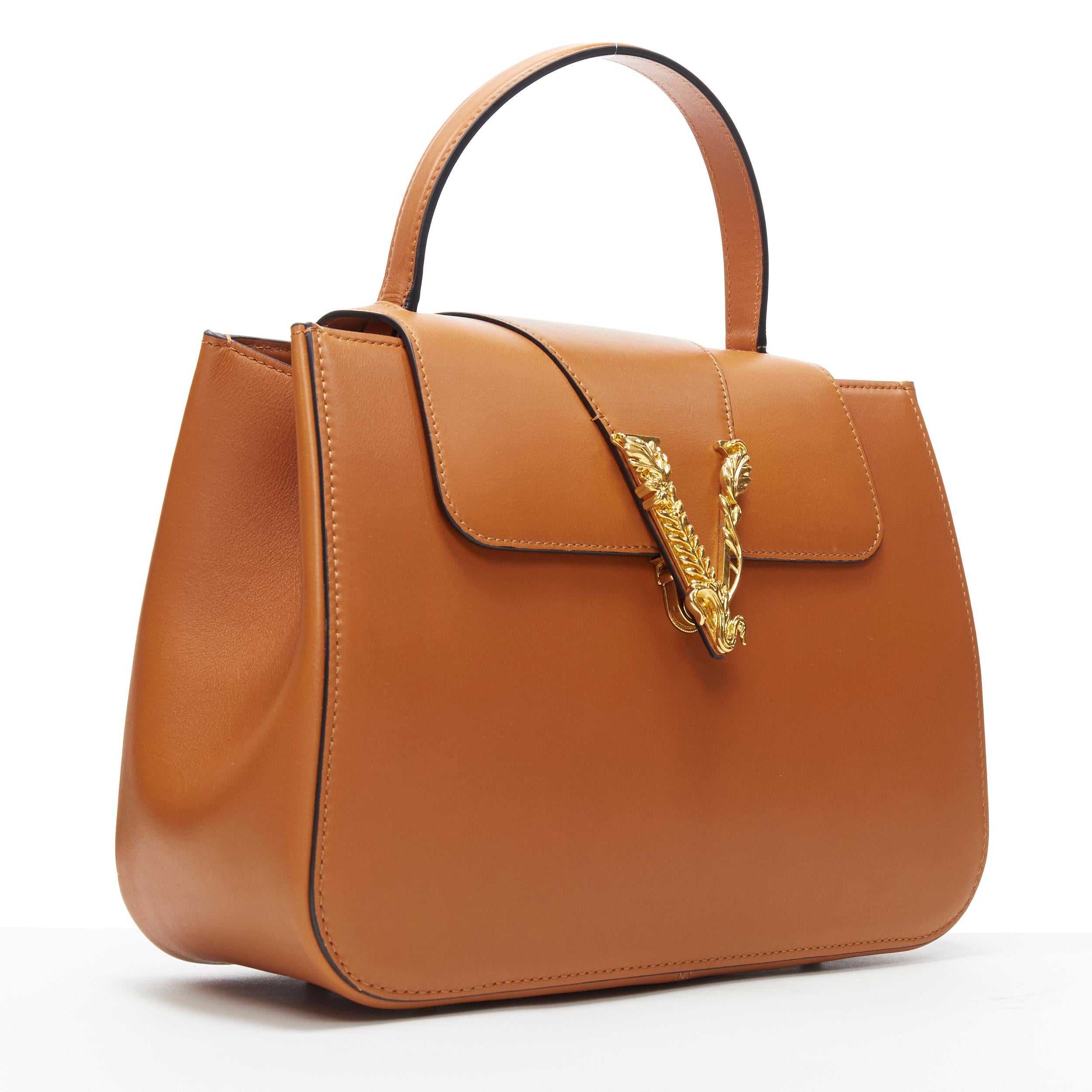 VERSACE Virtus cognacbraunes Leder mit goldener Schnalle und Überschlag, Umhängetasche (Orange)
