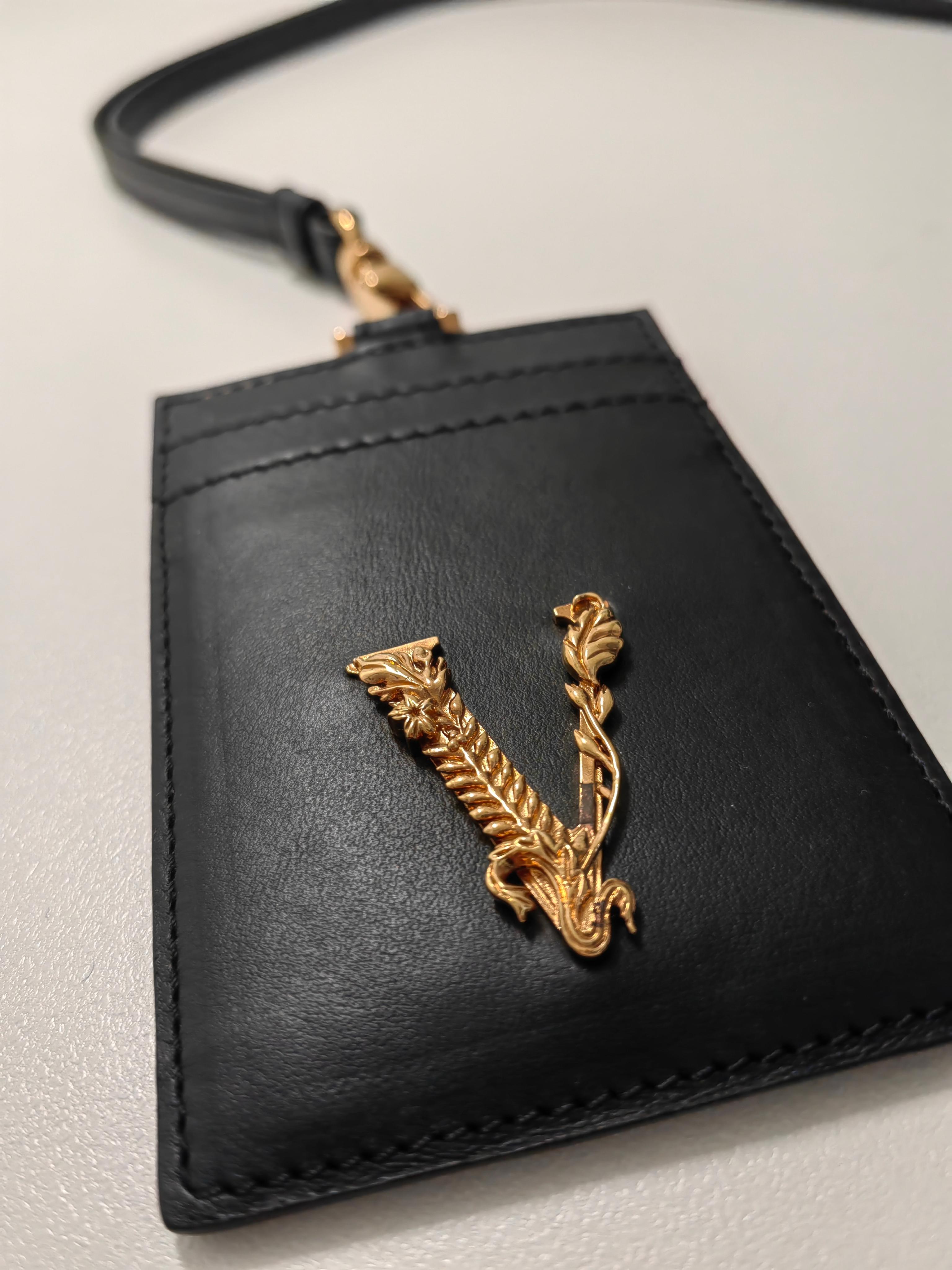 Versace Virtus ID Card Holder in Black In Excellent Condition For Sale In PUTNEY, NSW