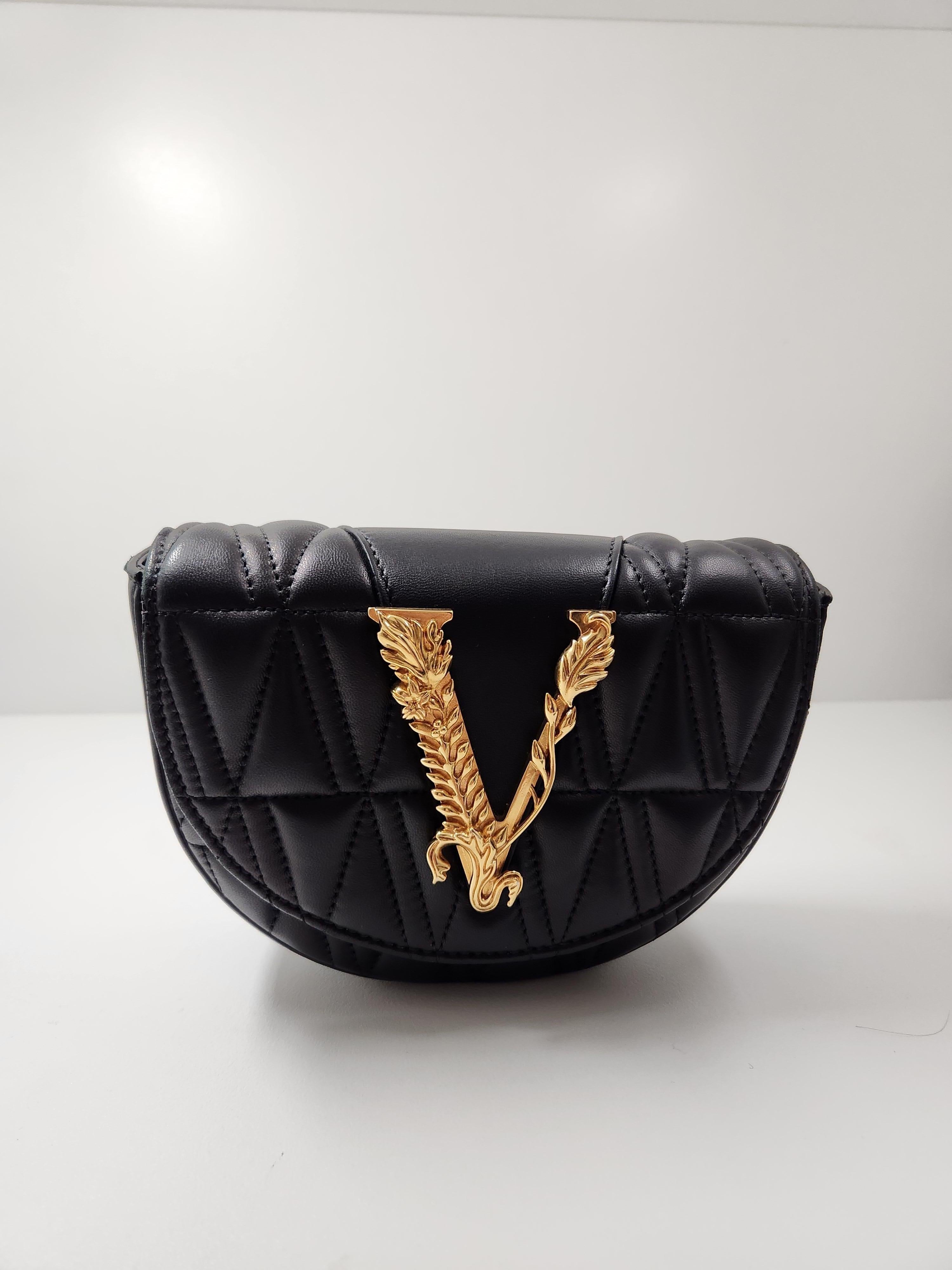 A statement piece from Versace’s esteemed collection, this elegant bag merges luxury with functionality, perfect for the modern fashionista.

Crafted from premium black leather, this small bag features a timeless quilted design that exudes