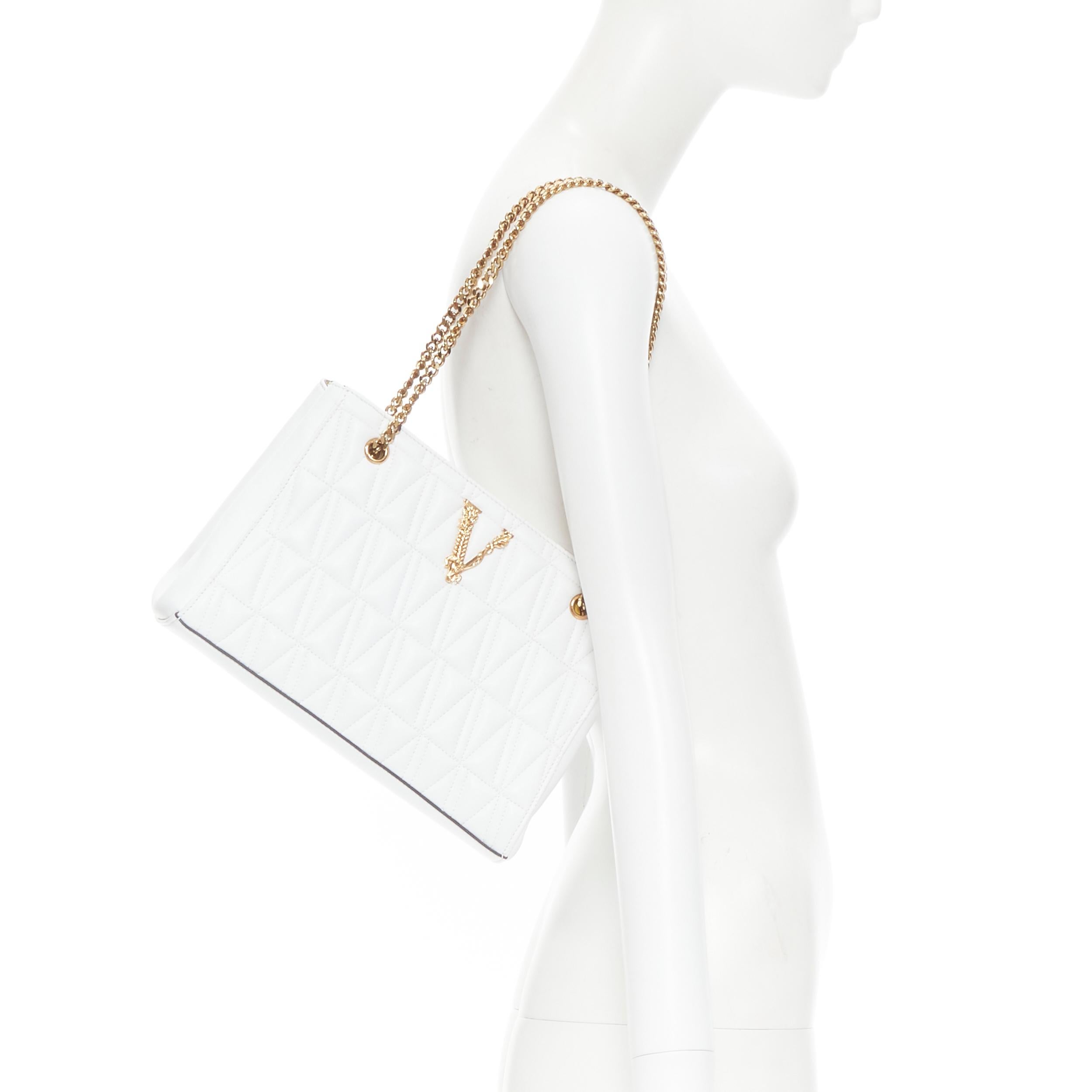 VERSACE Virtus white quilted gold chain barocco print lining shoulder bag 
Reference: TGAS/B01050 
Brand: Versace 
Designer: Donatella Versace 
Model: Virtus shoulder bag 
Material: Leather 
Color: White 
Pattern: Solid 
Closure: Zip 
Extra Detail: