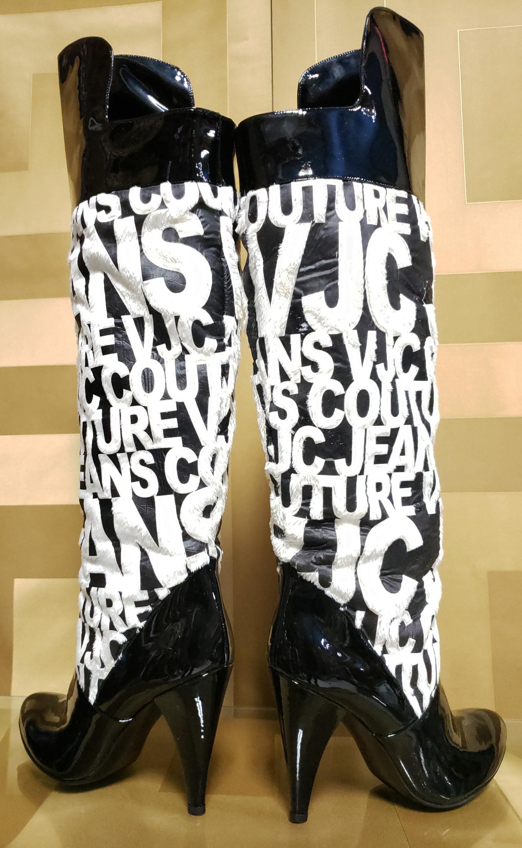 Black VERSACE VJC BLACK AND WHITE PATENT LEATHER and FAUX FUR OVER KNEE BOOTS 39 - 9 For Sale