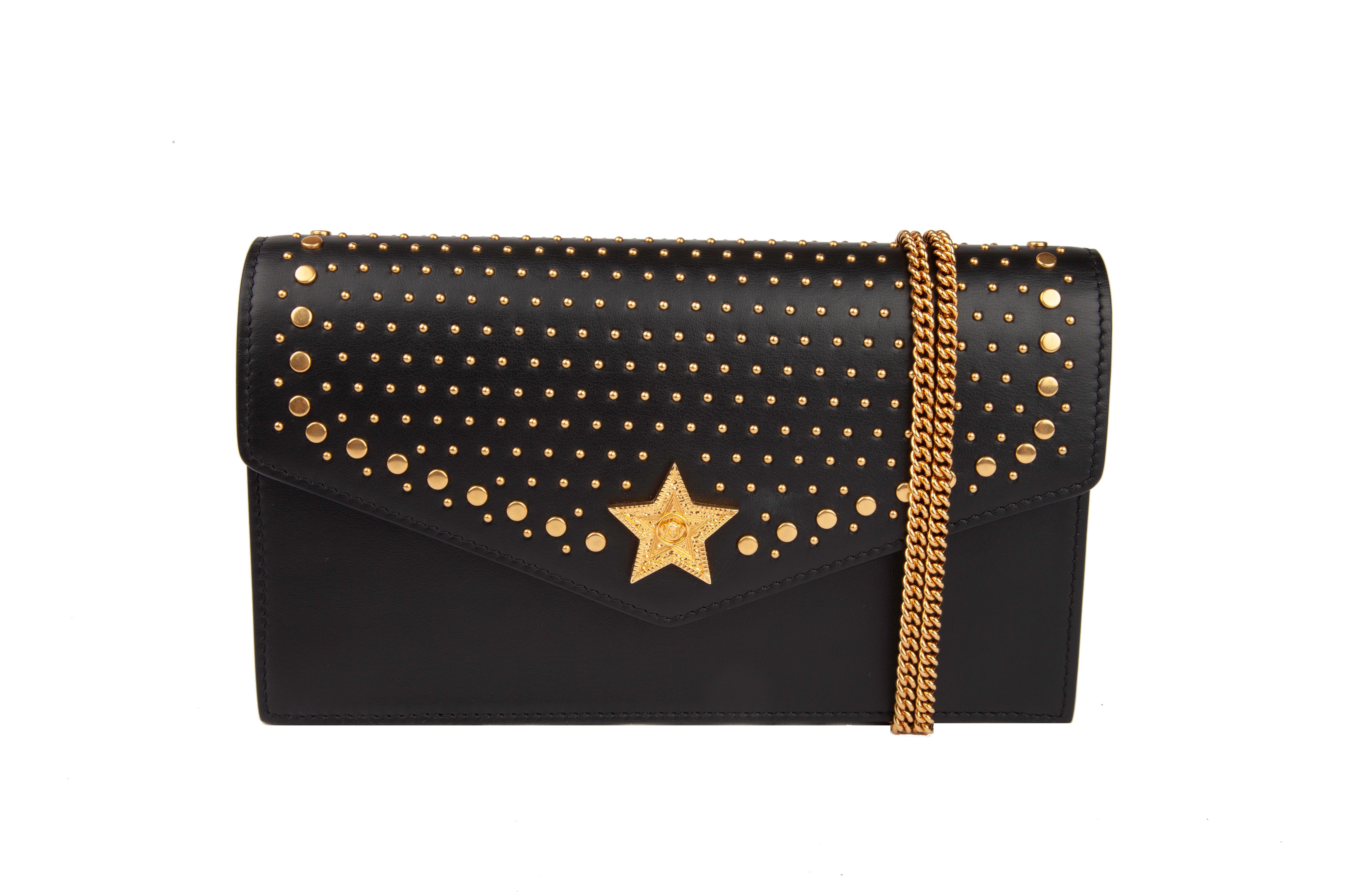 The elegant Icon clutch evening bag is revisited in a Western tone. The supple calf leather bag is enriched with all-over gold tone studwork and a star in the center. The flap over bag boasts a removable shoulder chain and a removable internal