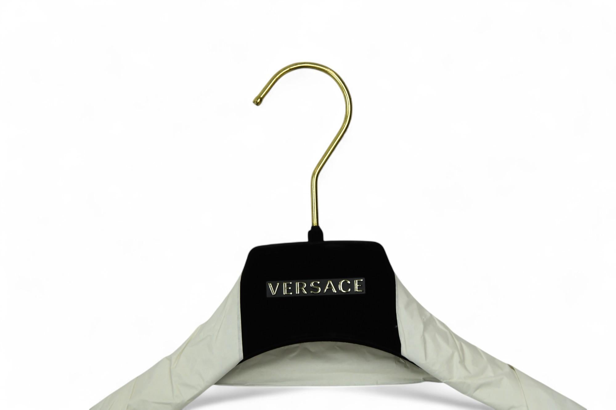 Versace - Robe en soie imprimée blanc baroque  Taille 40 IT en vente 3
