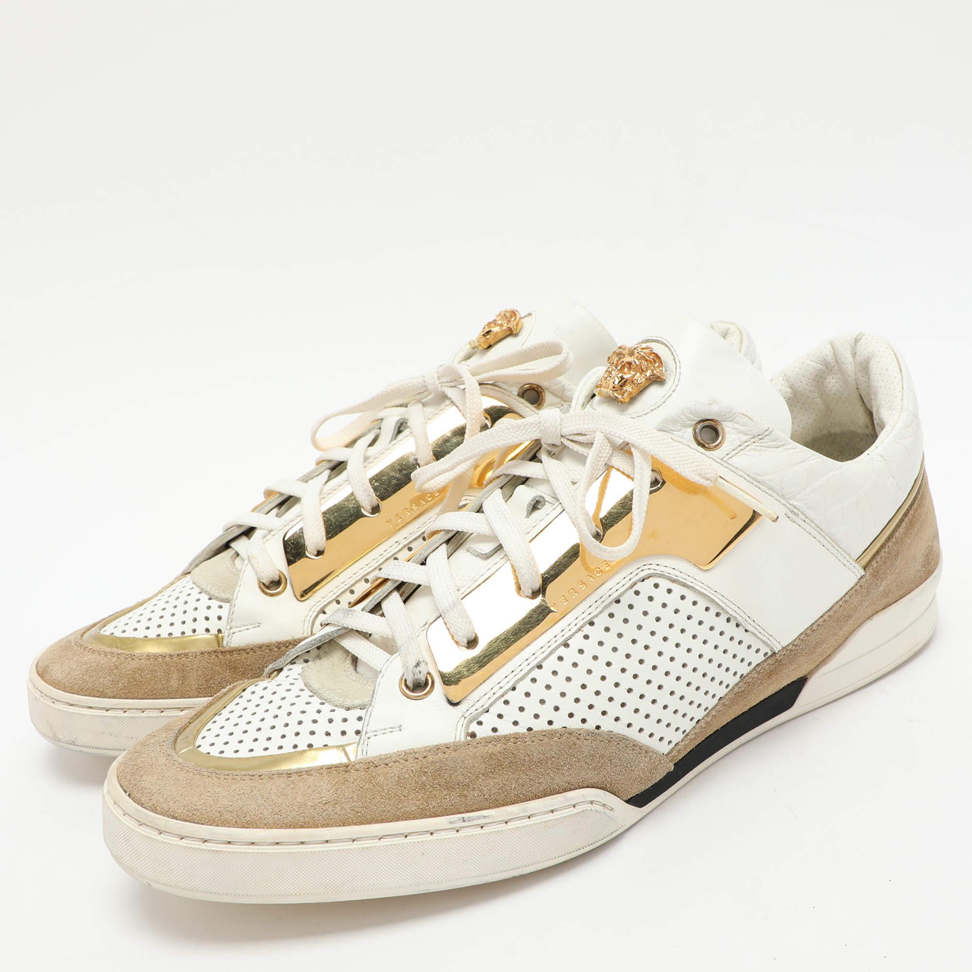 Présentées dans une silhouette classique, ces baskets de créateur sont une combinaison parfaite de luxe, de confort et de style. Ces baskets sont conçues avec des détails signés et des semelles intérieures confortables.