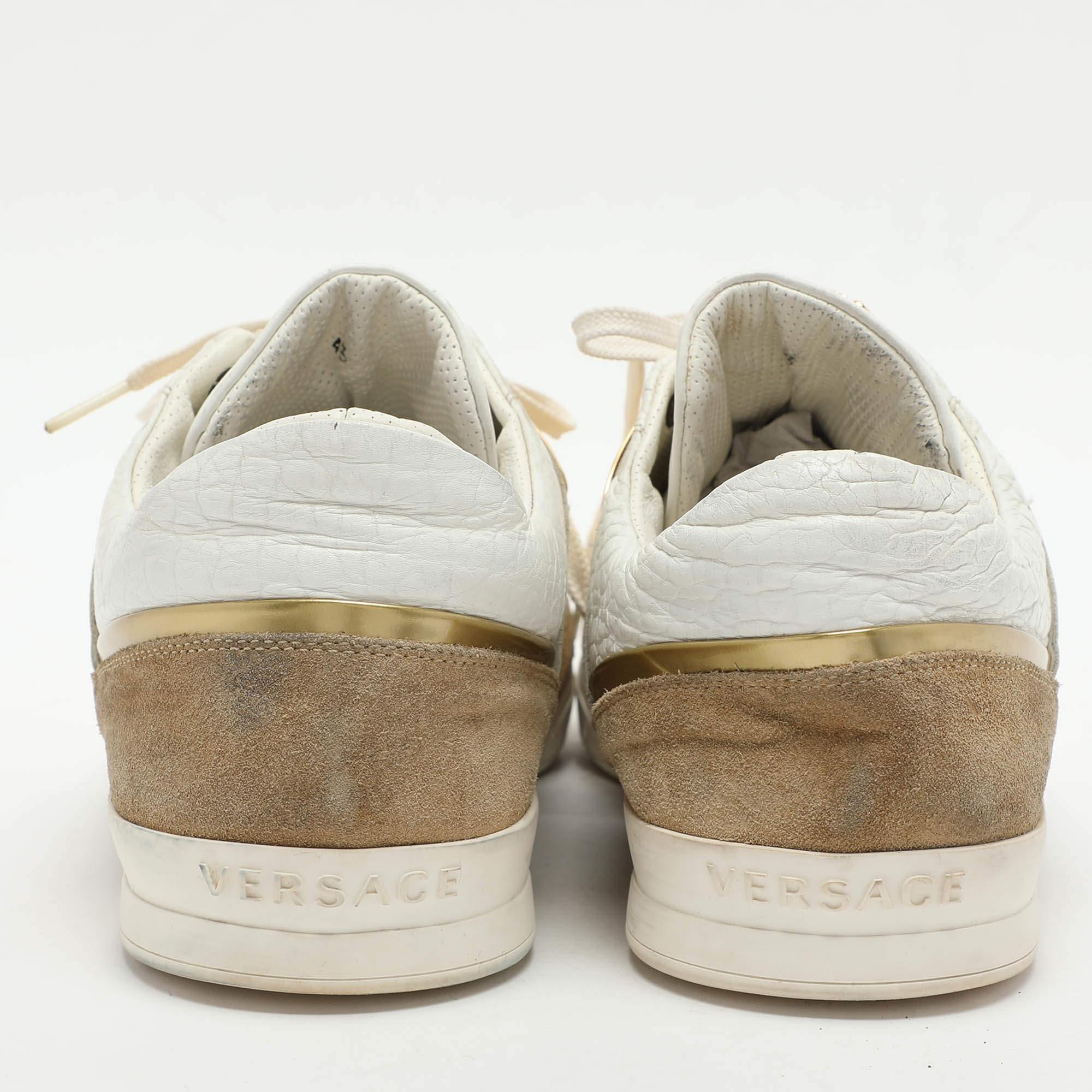 Versace Baskets basses Medusa en cuir et daim blanc/beige 43 Pour hommes en vente