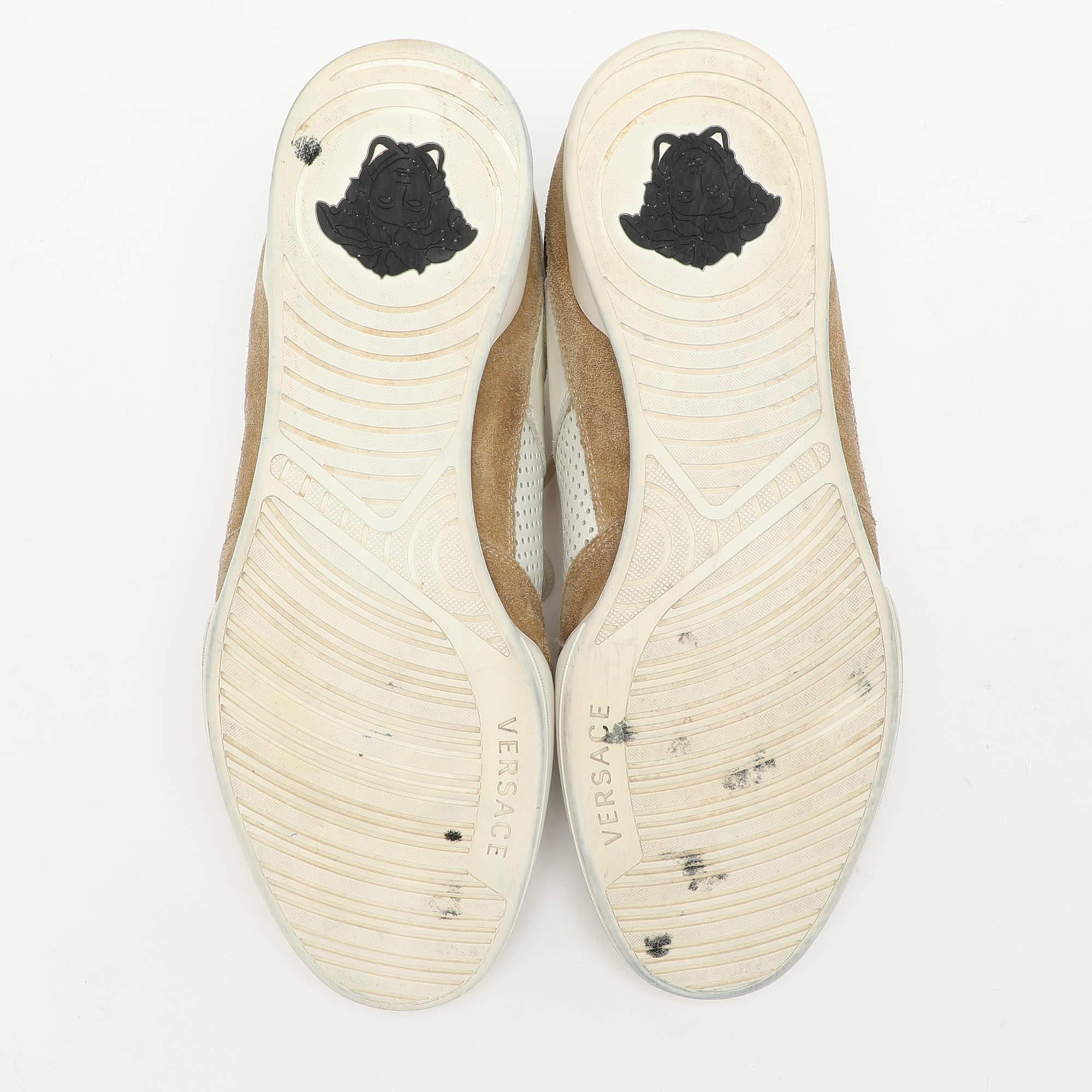Versace Baskets basses Medusa en cuir et daim blanc/beige 43 en vente 1