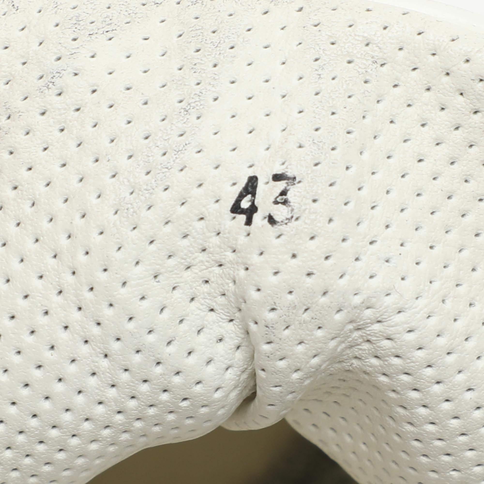 Versace Baskets basses Medusa en cuir et daim blanc/beige 43 en vente 2