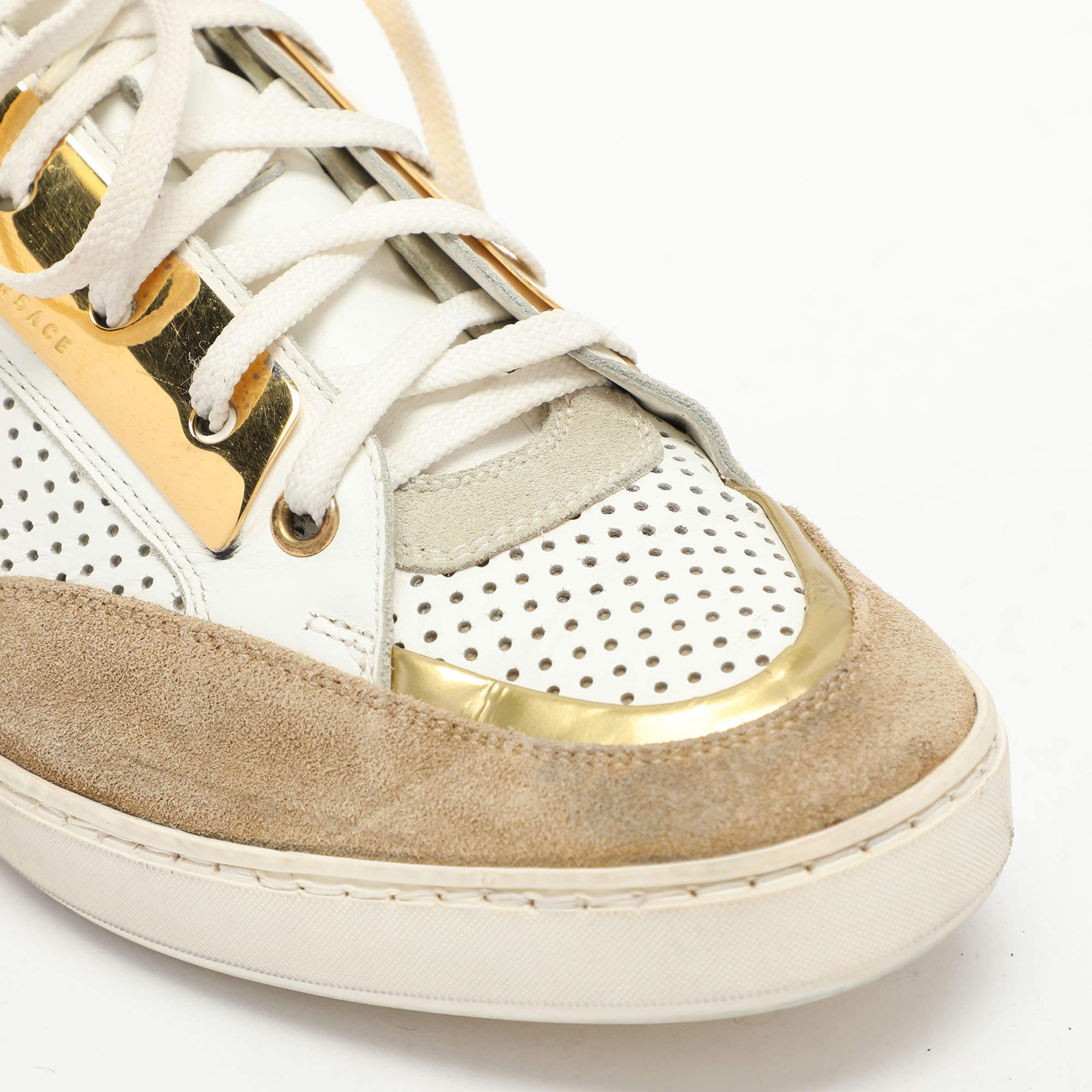 Versace Baskets basses Medusa en cuir et daim blanc/beige 43 en vente 3