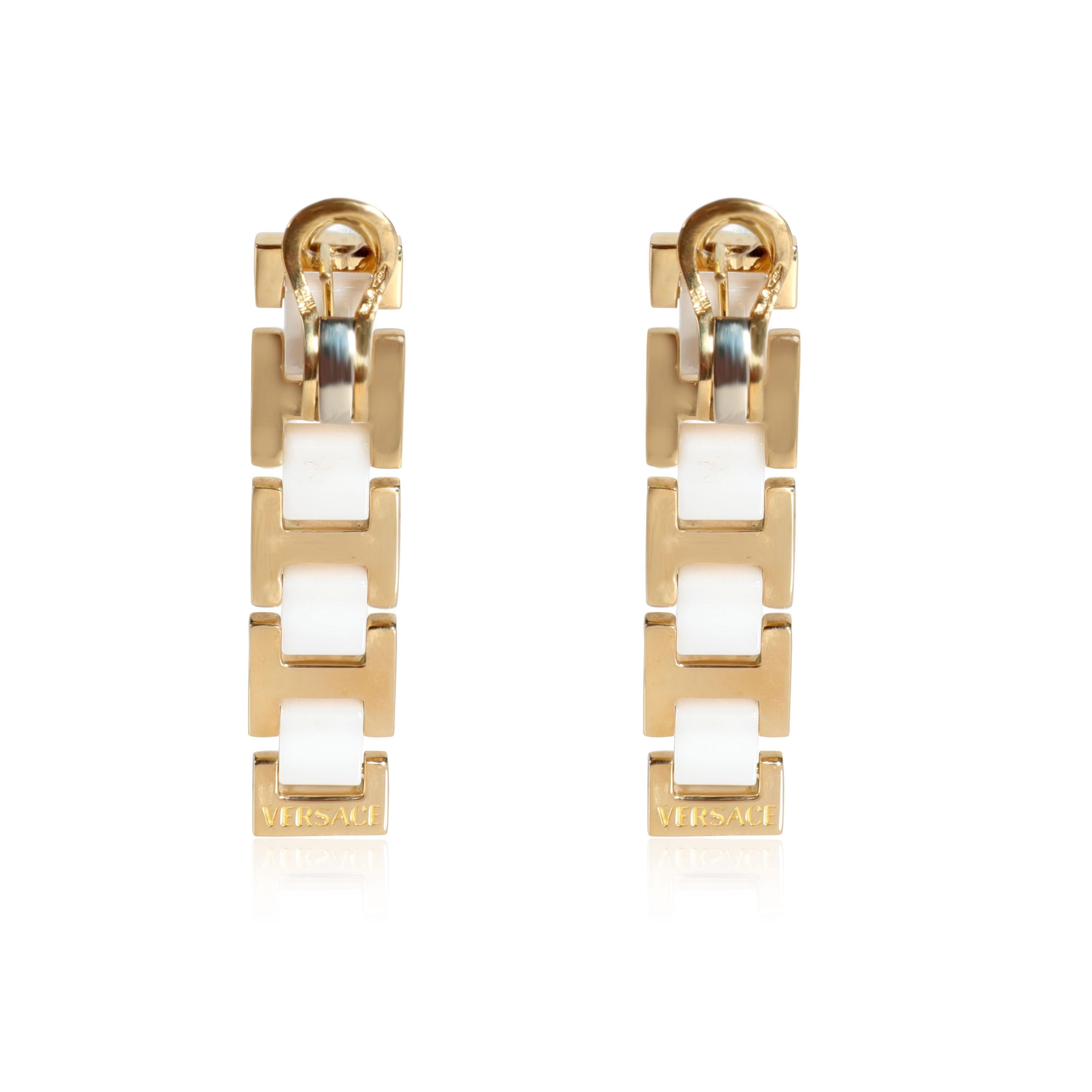 Versace White Ceramic Earring in 18K Yellow Gold

PRIMARY DETAILS
SKU: 111330
Listing Title: Versace White Ceramic Earring in 18K Yellow Gold
Condition Description: Retails for 3295 USD. In excellent condition and recently polished. Comes with Box;