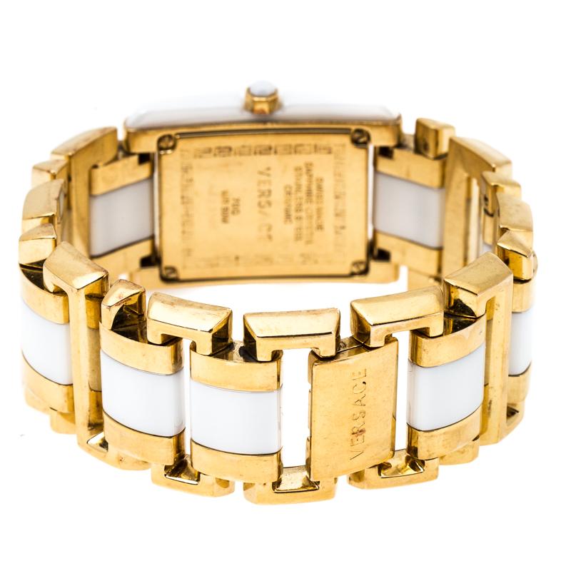 Versace offers designs portraying grand style with everything eye-catching and this Era 70Q from the label demonstrates just that. The watch is made of gold-plated stainless steel and ceramic and secured with a concealed clasp. It is graced with a