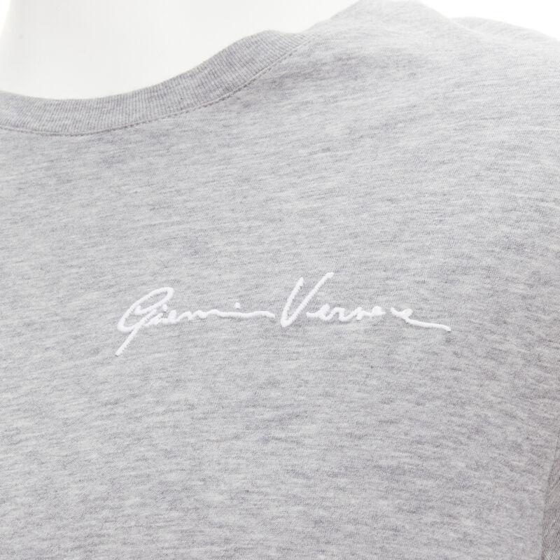 VERSACE white Gianni Signature logo embroidery grey tshirt Taylor Fit S
Reference: CRTI/A00724
Brand: Versace
Designer: Donatella Versace
Material: Cotton
Color: Grey
Pattern: Solid
Extra Details: Signature logo embroidery on chest.
Made in: