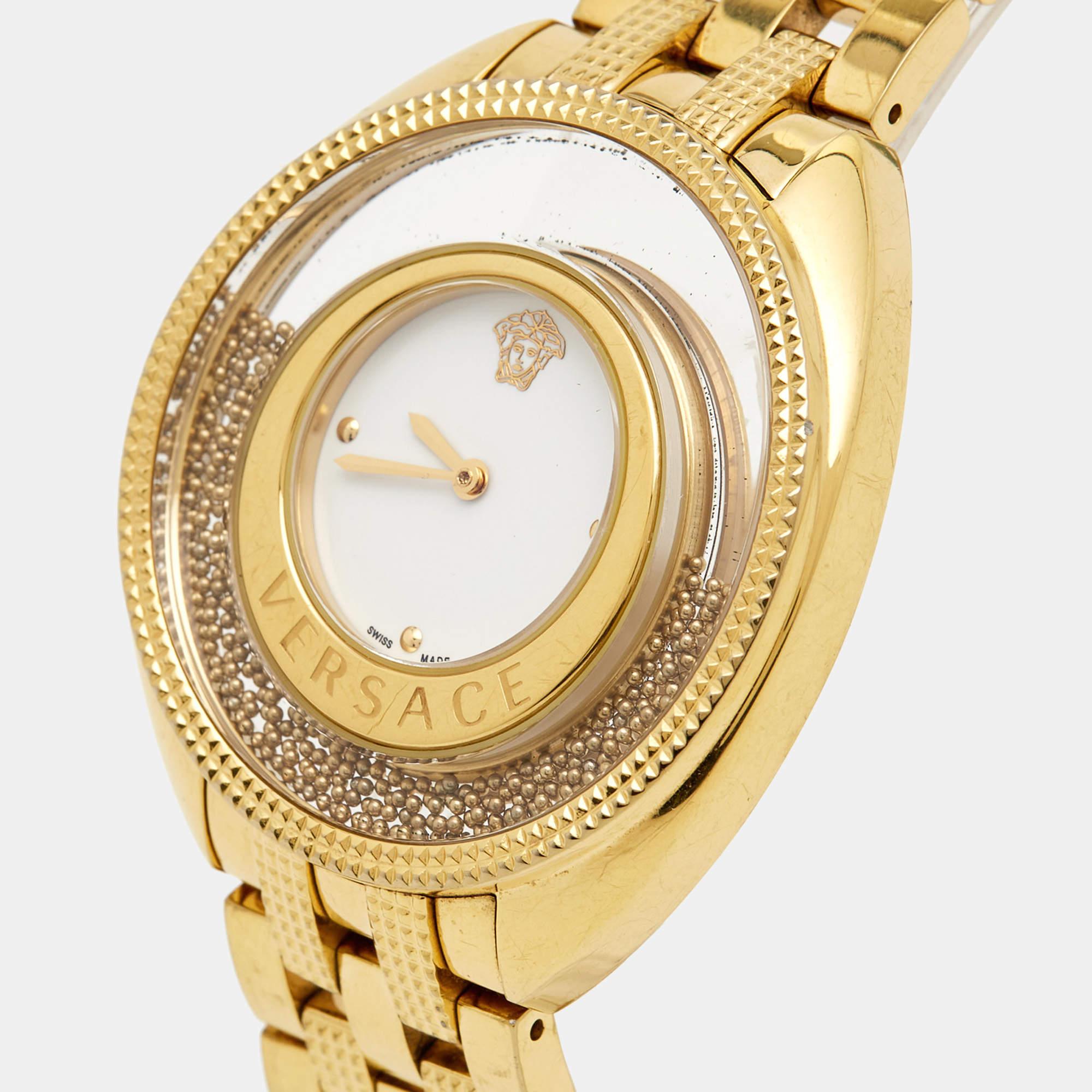 This designer watch is characterized by its skillful craftsmanship and understated charm. Meticulously constructed to tell time in an elegant way, it comes in a sturdy case and flaunts a seamless blend of innovative design and flawless