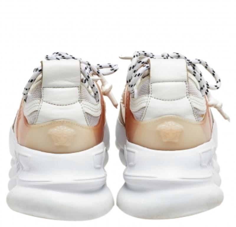 Versace Bianco/Grigio Mesh e Pelle Nubuck Chain Reaction Sneakers Taglia 44 In condizioni buone a Dubai, Al Qouz 2