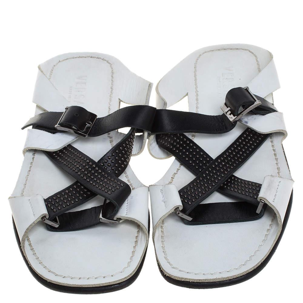 Grigio Versace Sandali incrociati in pelle bianca taglia 43