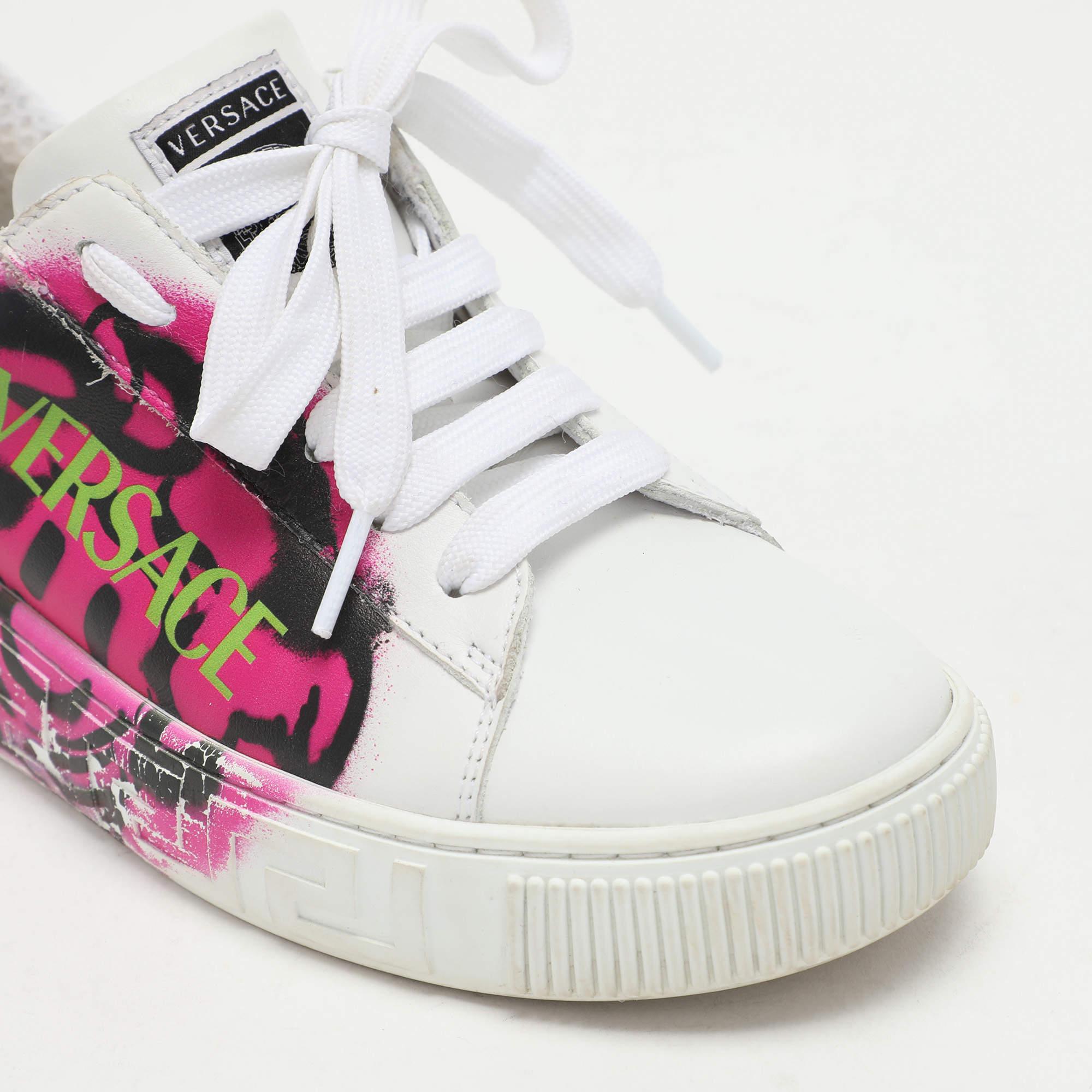 Versace La Greca Low Top Turnschuhe aus weißem Leder Größe 35 im Angebot 2