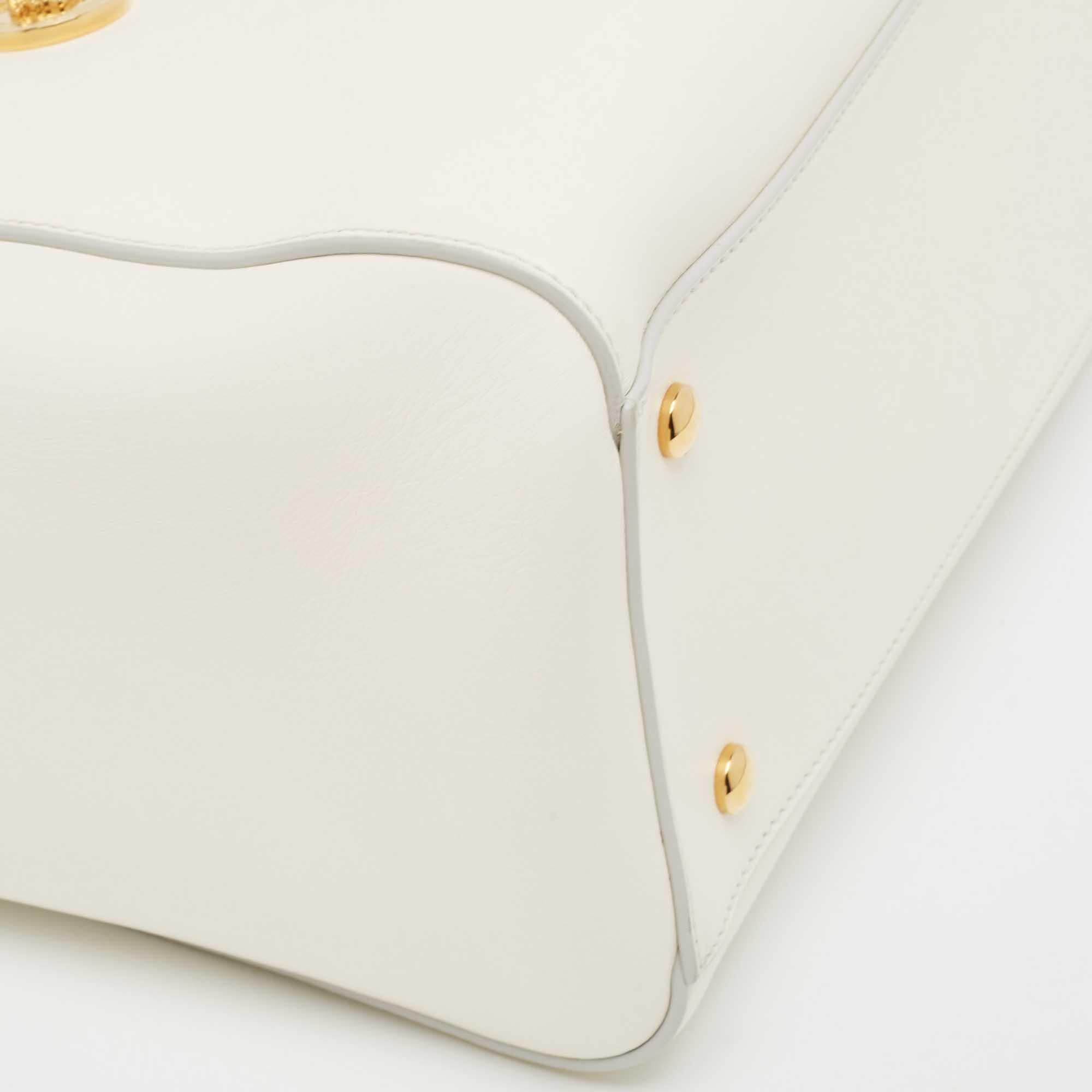 Versace Fourre-tout en cuir blanc avec grand médaillon Méduse en vente 5