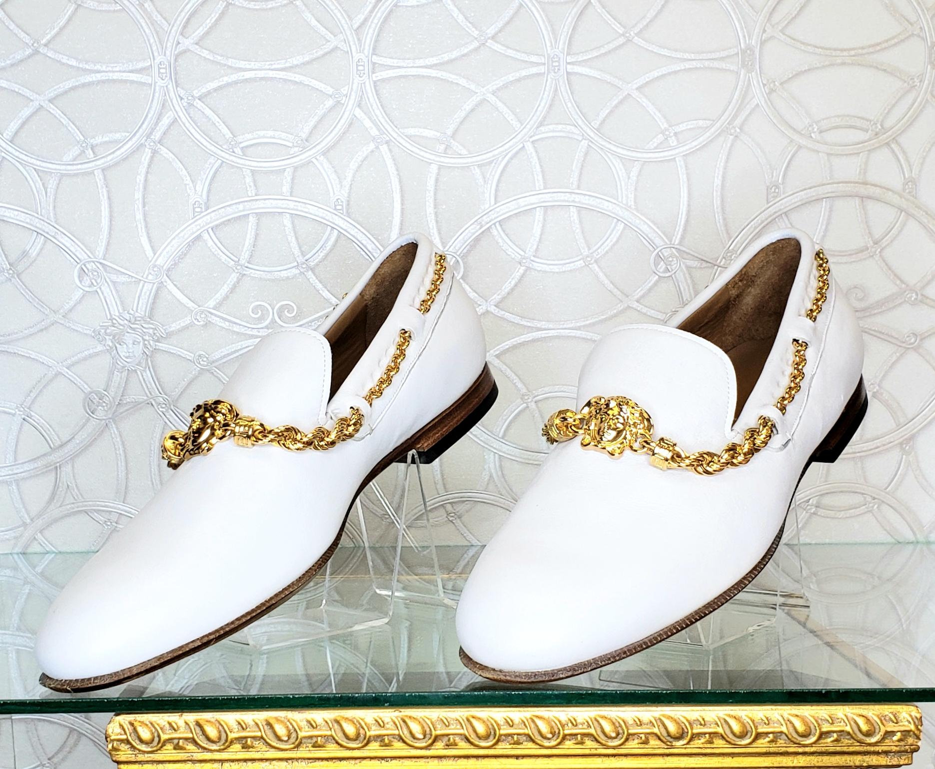 VERSACE WHITE LEATHER LOAFER SHOES 44 - 11 and w/ 24K PLATED MEDUSA CHAIN SET In New Condition In Montgomery, TX