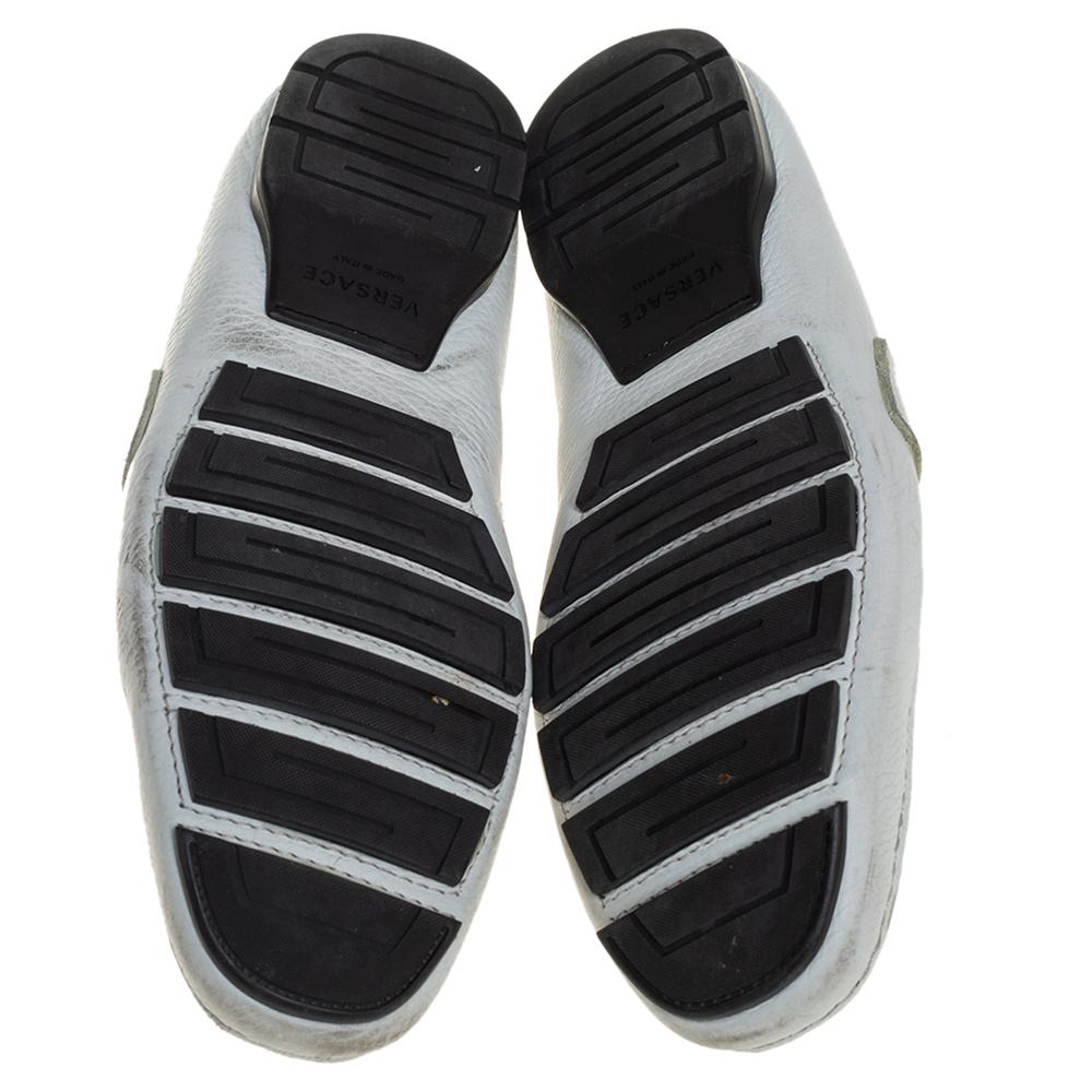 Versace White Leather Medusa Embellished Slip On Loafers Size 41 In Good Condition In Dubai, Al Qouz 2