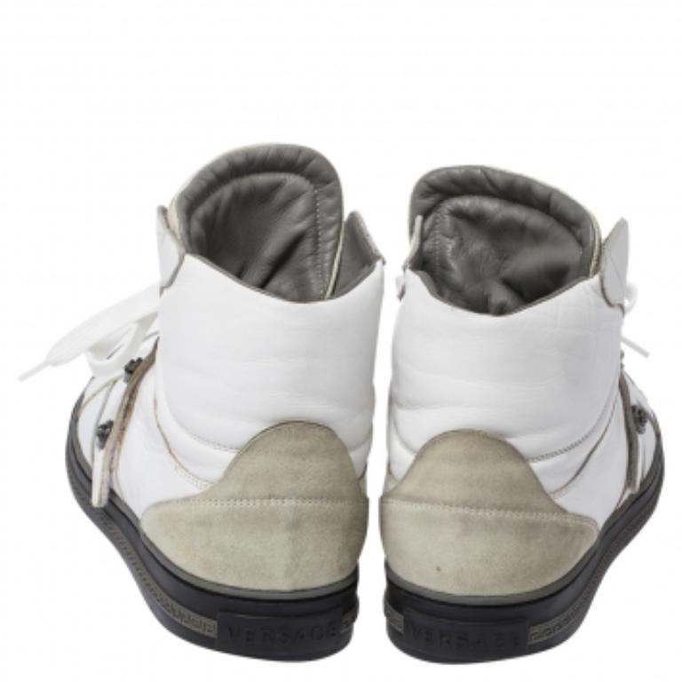 Versace White Leather Medusa High Top Sneakers Size 45 In Good Condition For Sale In Dubai, Al Qouz 2